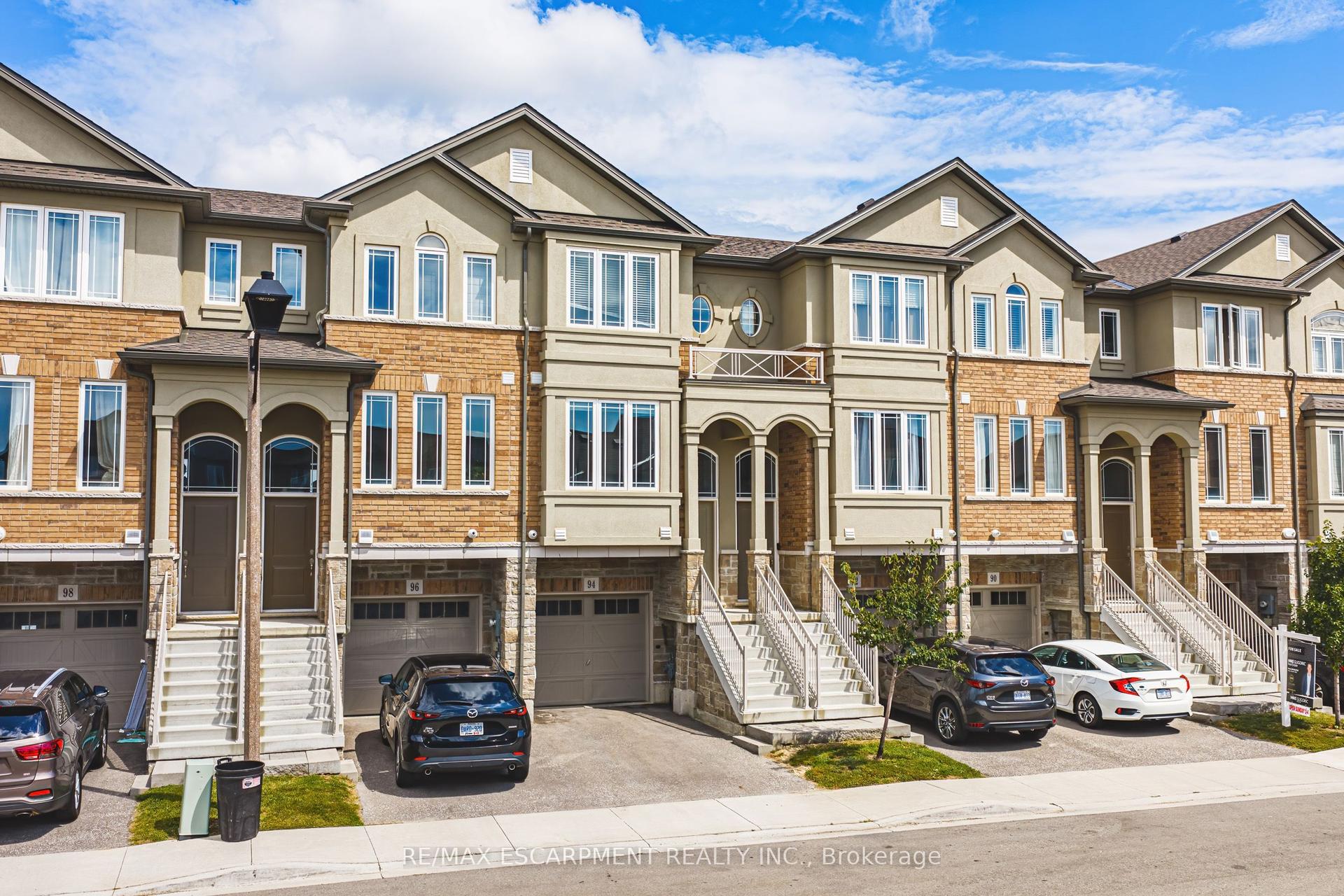 94 Laguna Village Crescent, Hamilton — Townhouse for sale, photo 1