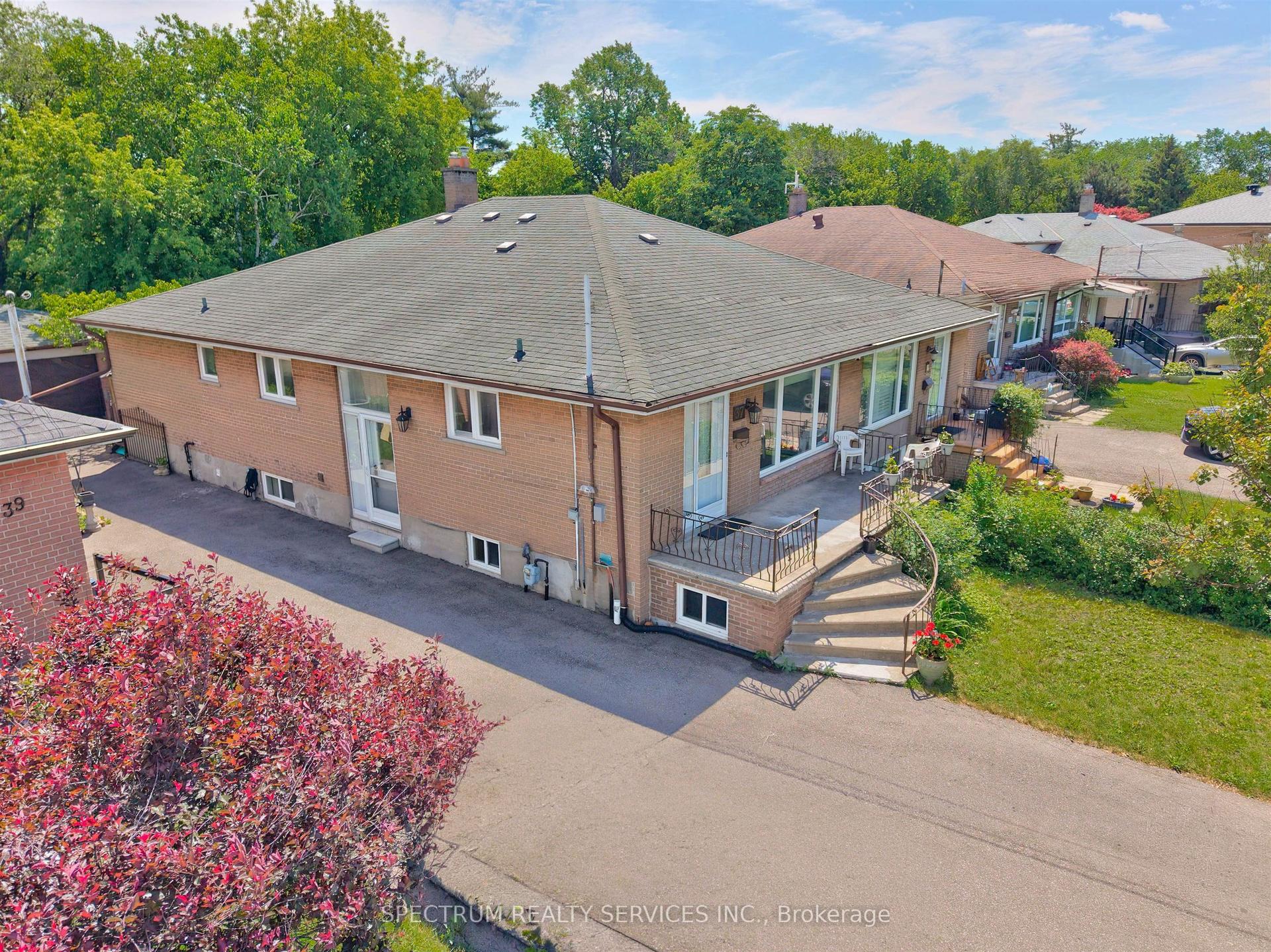 37 Newlin Crescent — photo 1