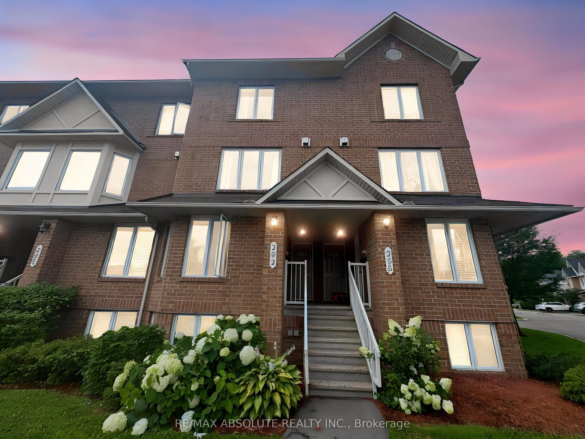 294 Cresthaven Drive, Barrhaven — Condo Town for sale, photo 1