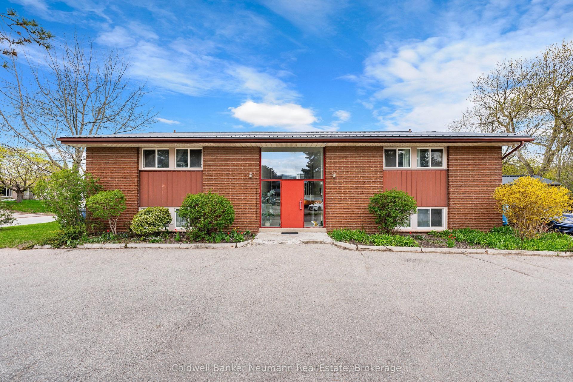 111 Conroy Crescent — photo 1