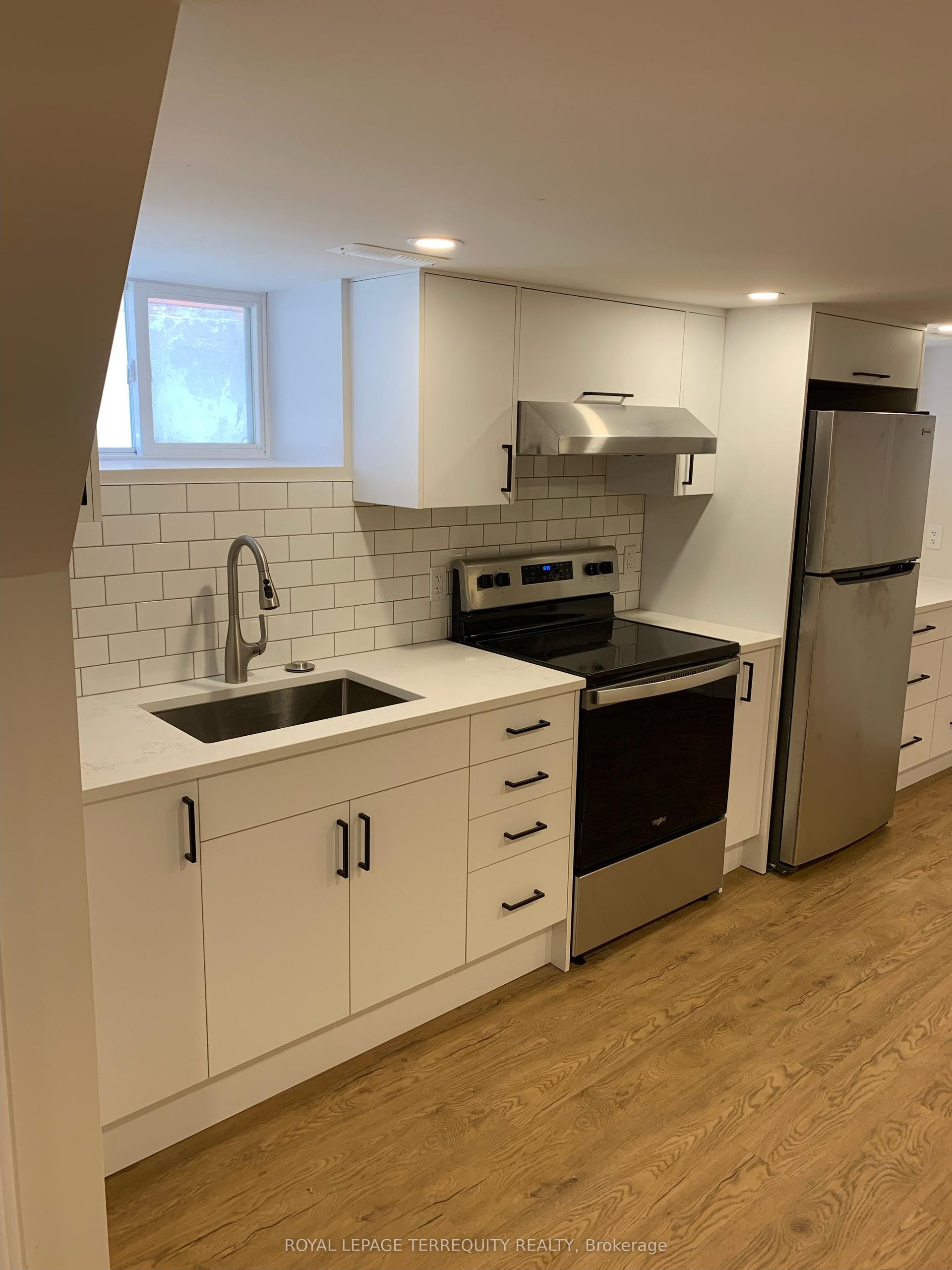 1527 Dufferin Street Lower #Lower — photo 1