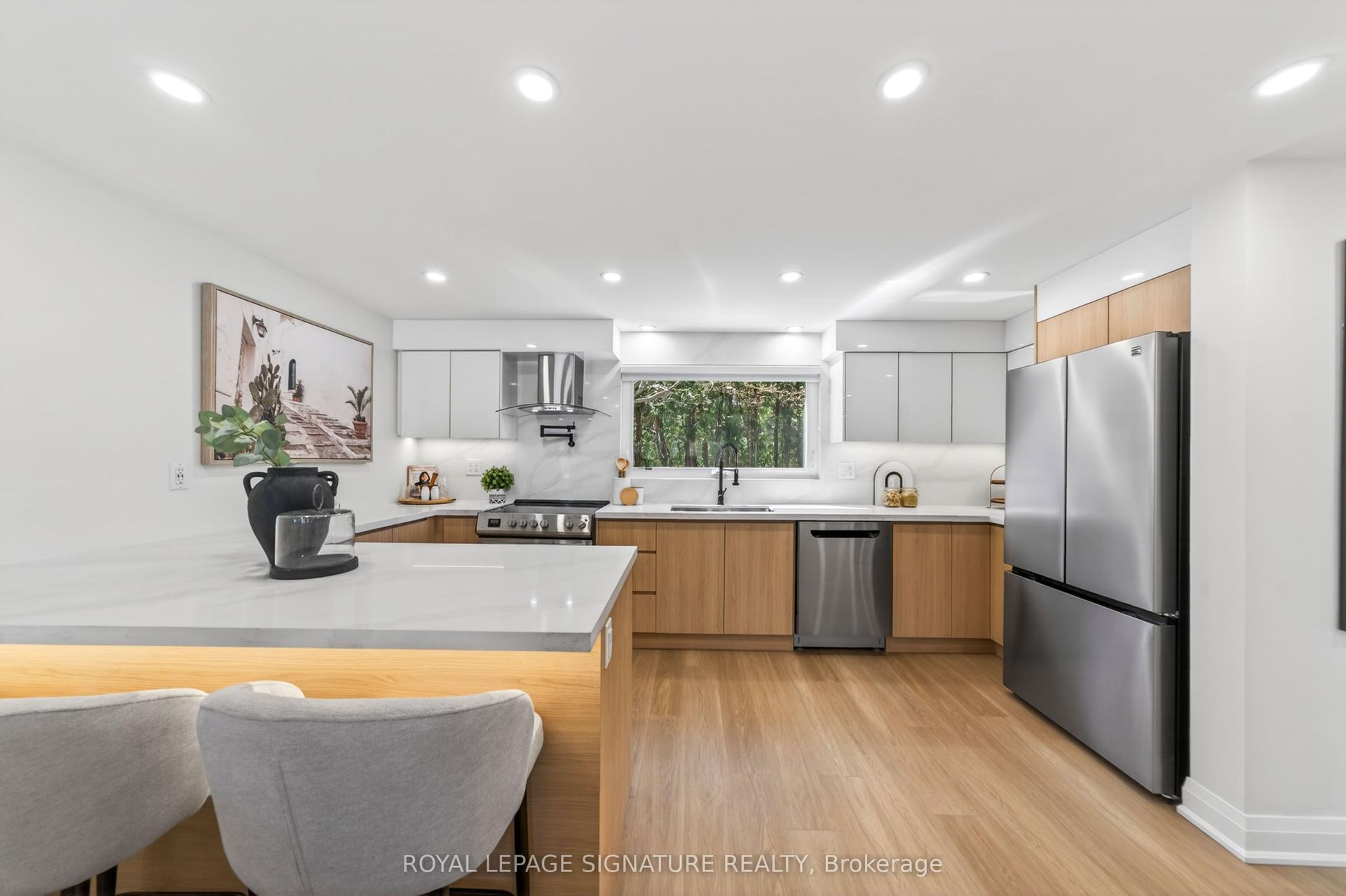 26 Carondale Crescent — photo 1