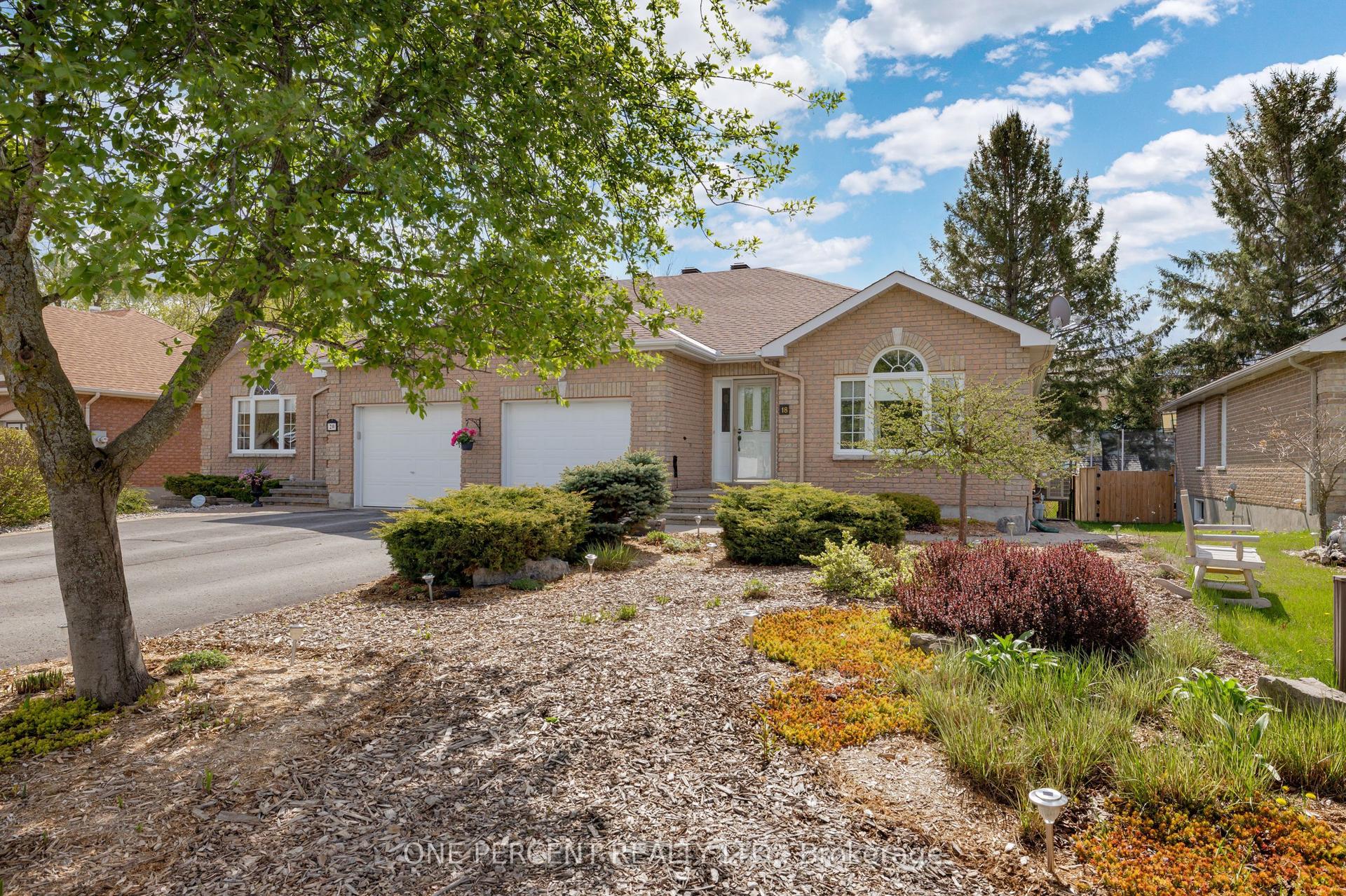 18 Dr. Gordon Crescent — photo 1