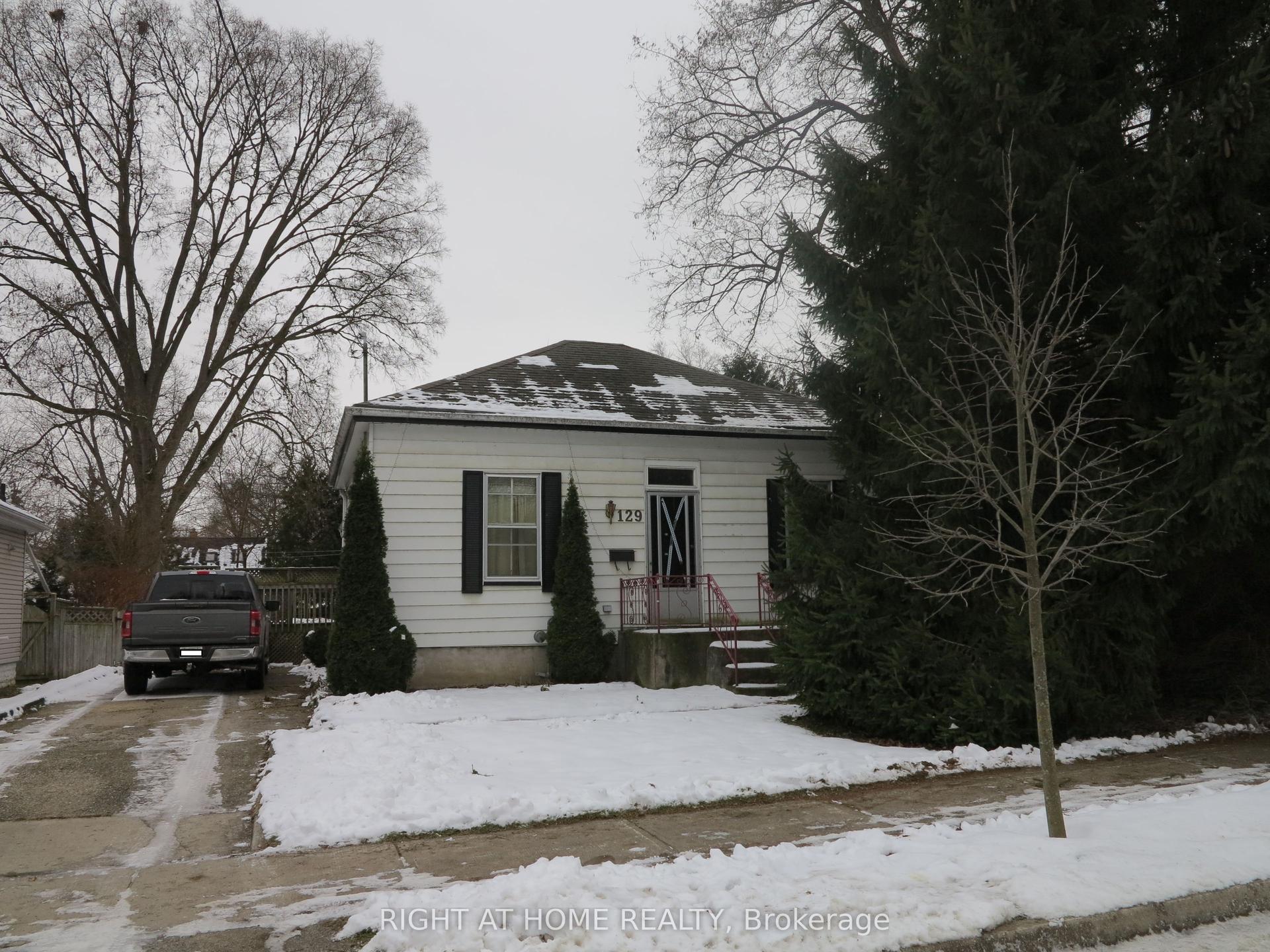 129 Walnut Street, London North — Detached for lease, photo 1