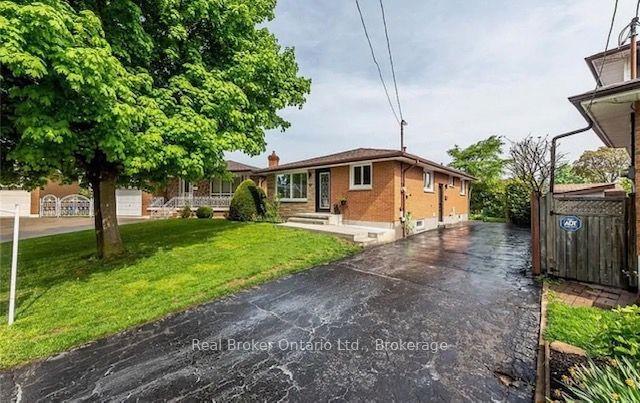 10 Sandlyn Court — photo 1