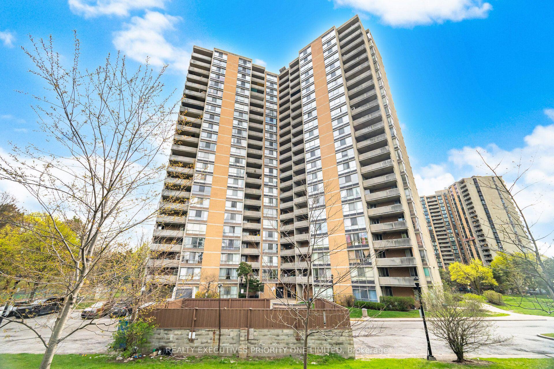 10 Martha Eaton Way 1013 #1013, Toronto — Condo for sale, photo 1
