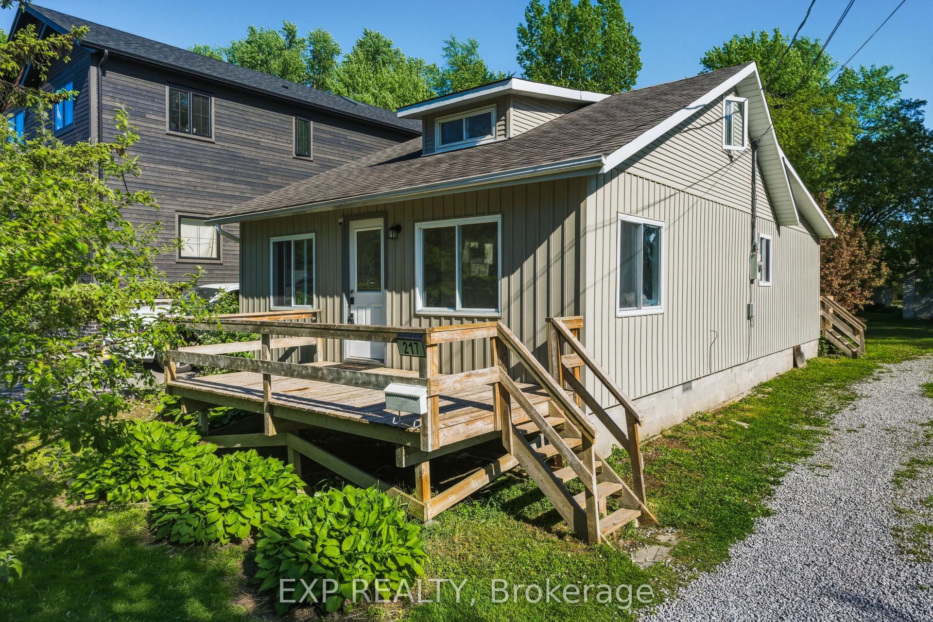 217 Bayview Avenue — photo 1