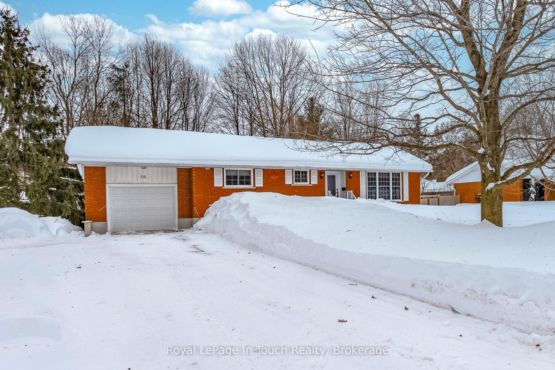 19 Maplegate Road — photo 1