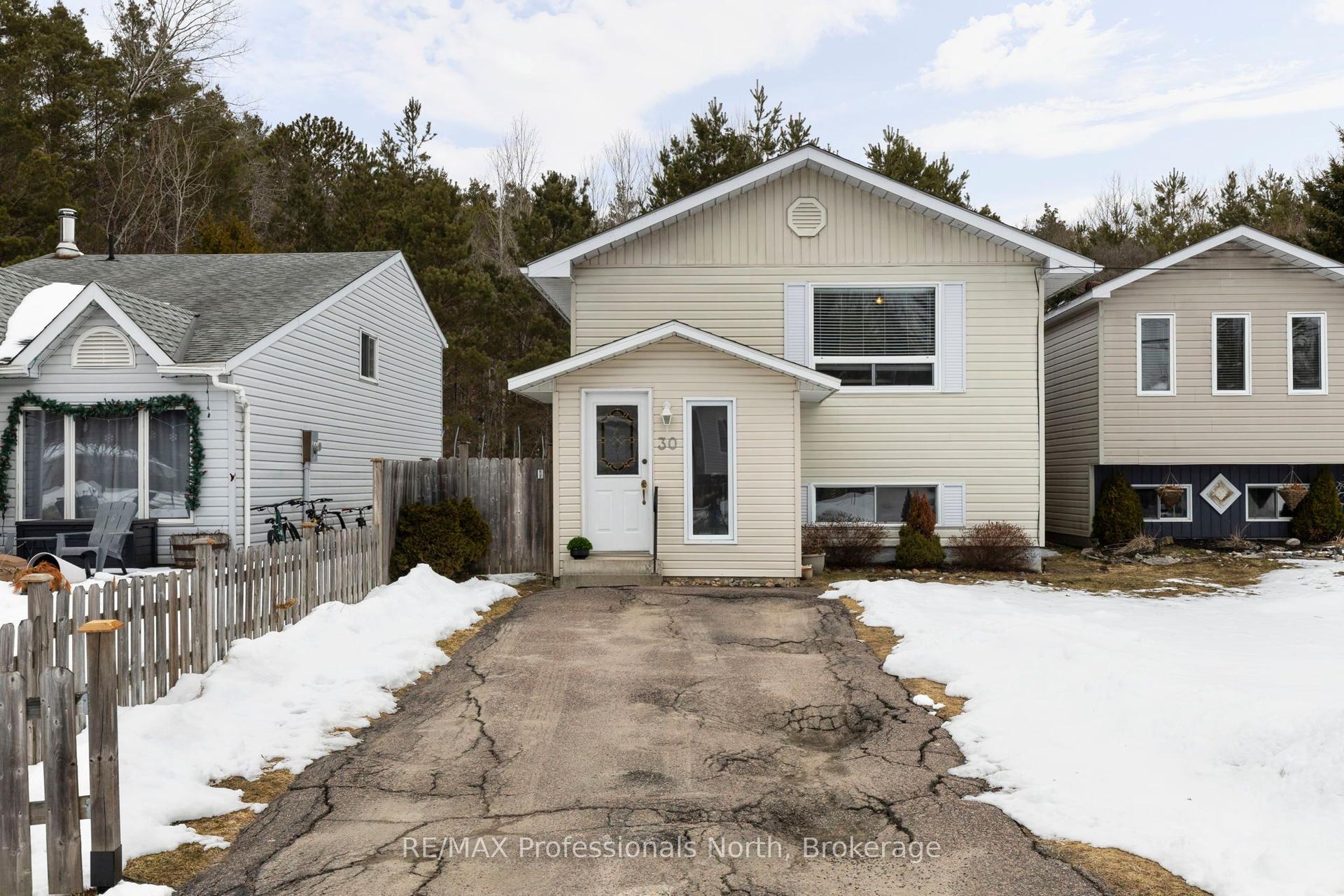 30 Sabrina Park Drive — photo 1