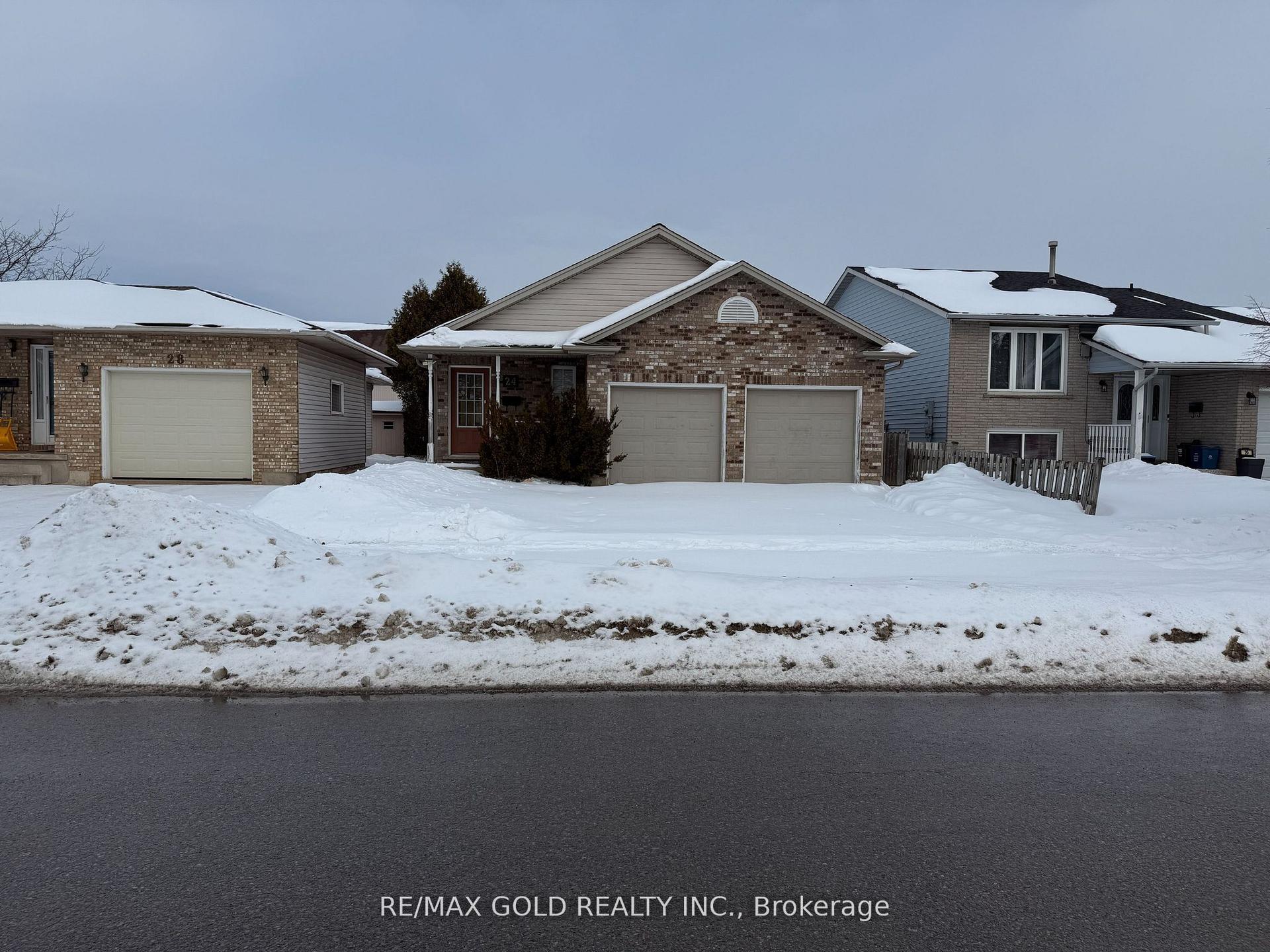 24 Eastwood Drive Main #Main — photo 1