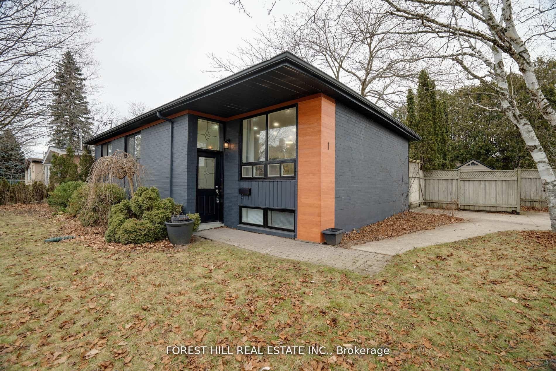 1 Willis Drive, Aurora — Detached for sale, photo 1