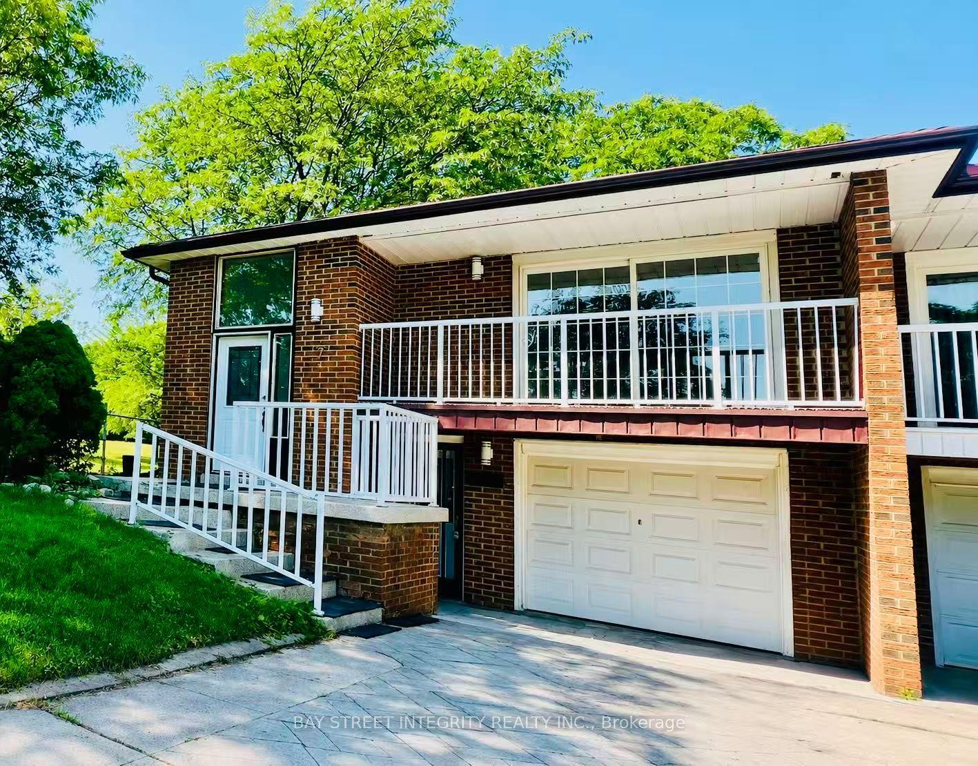 7 Snowhill Crescent, Toronto — Semi-Detached for lease, photo 1