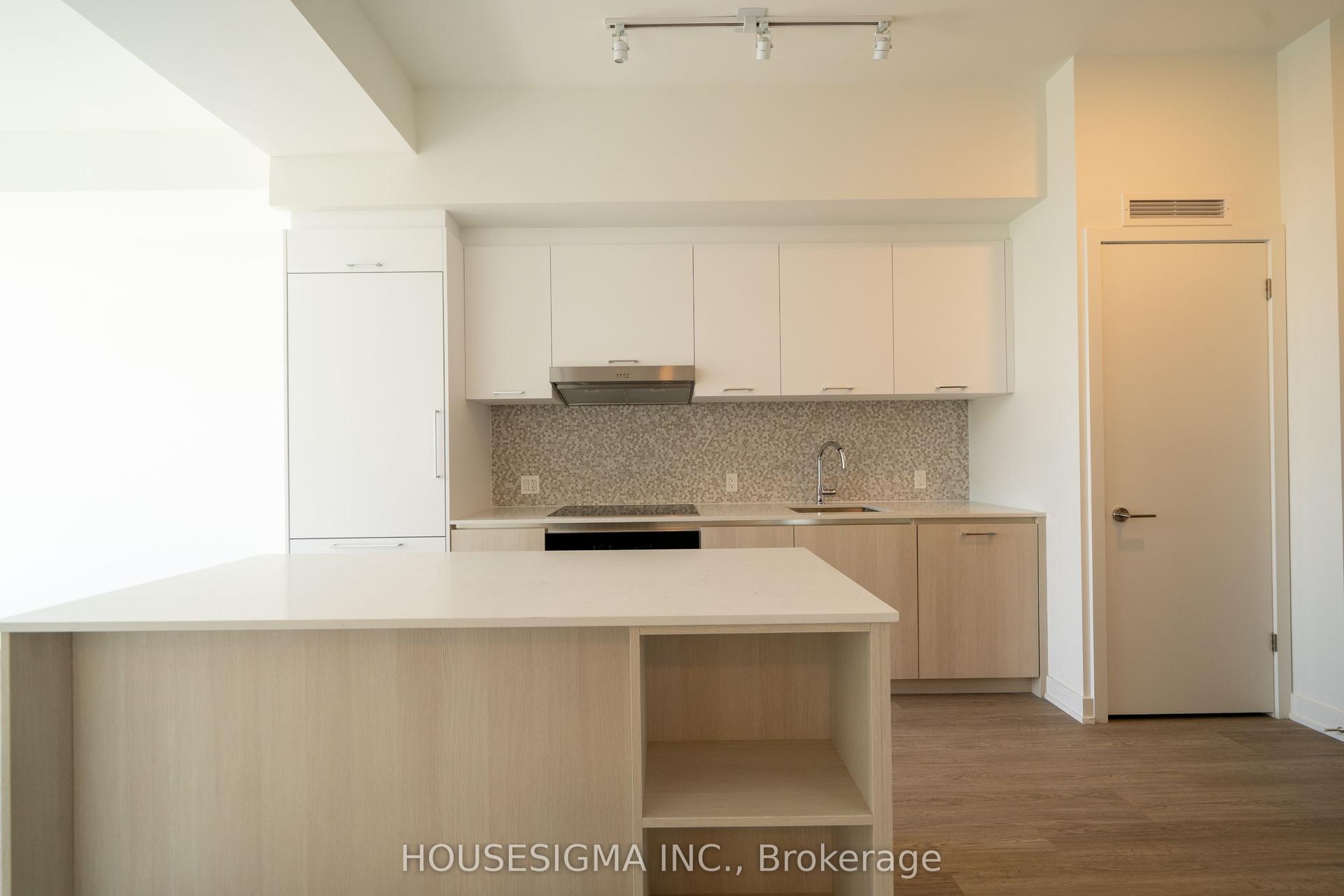 8188 Yonge Street 623 #623 — photo 1