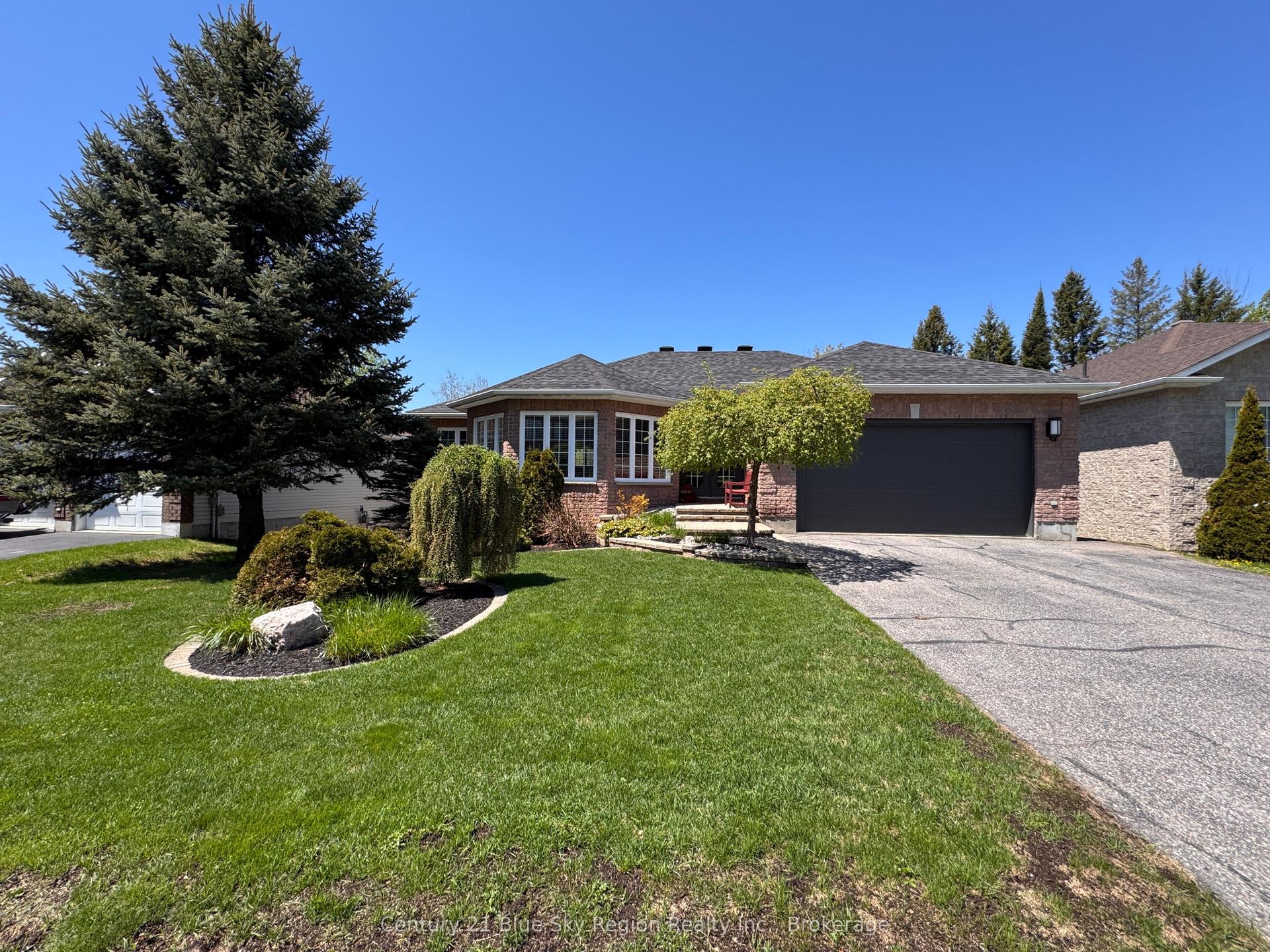 125 Bain Drive — photo 1