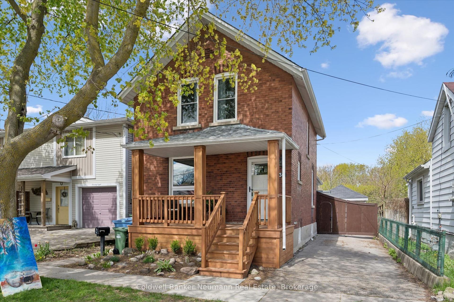 30 Huron Street — photo 1