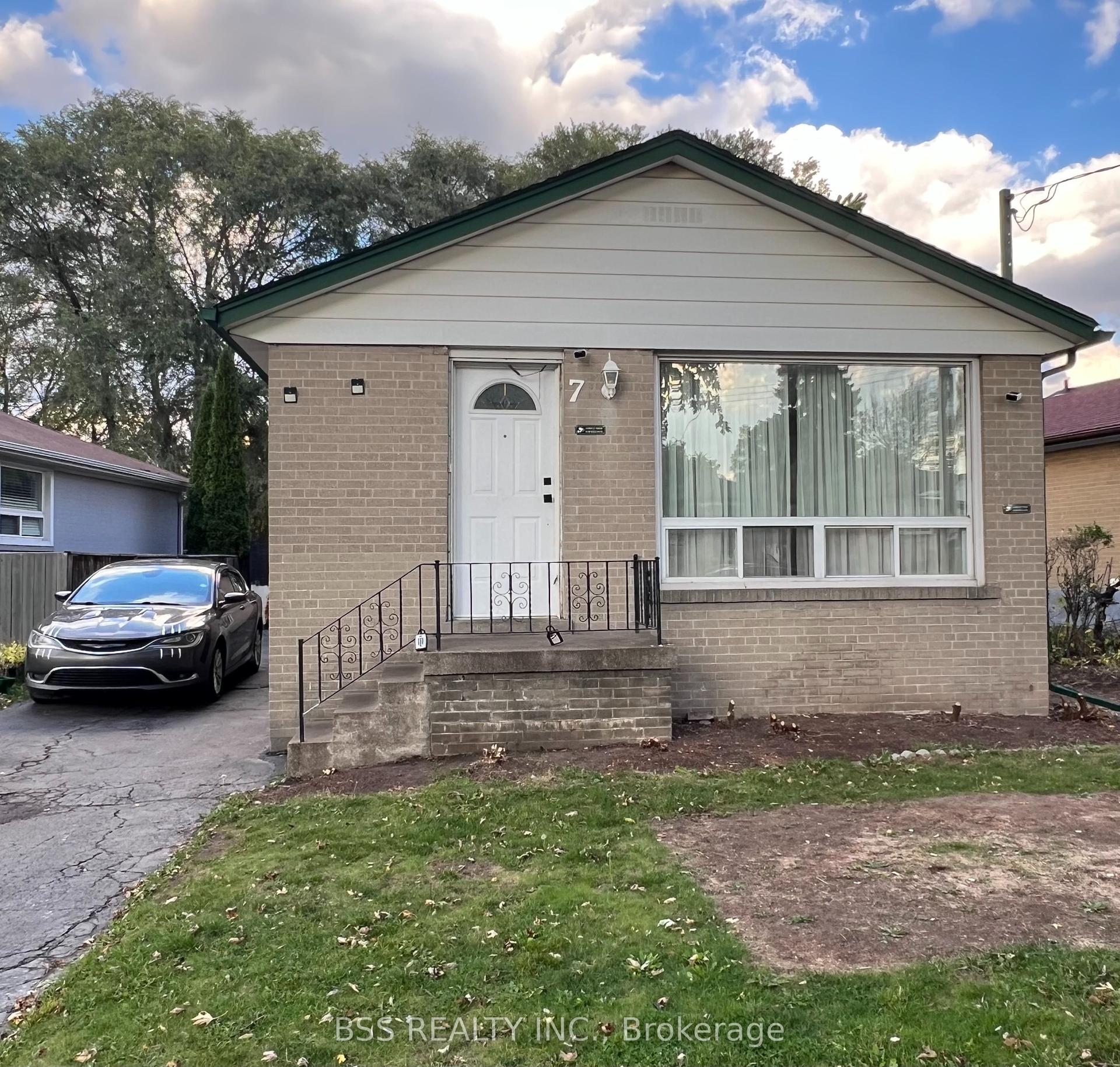 7 Shier Drive, Toronto — Detached for lease, photo 1