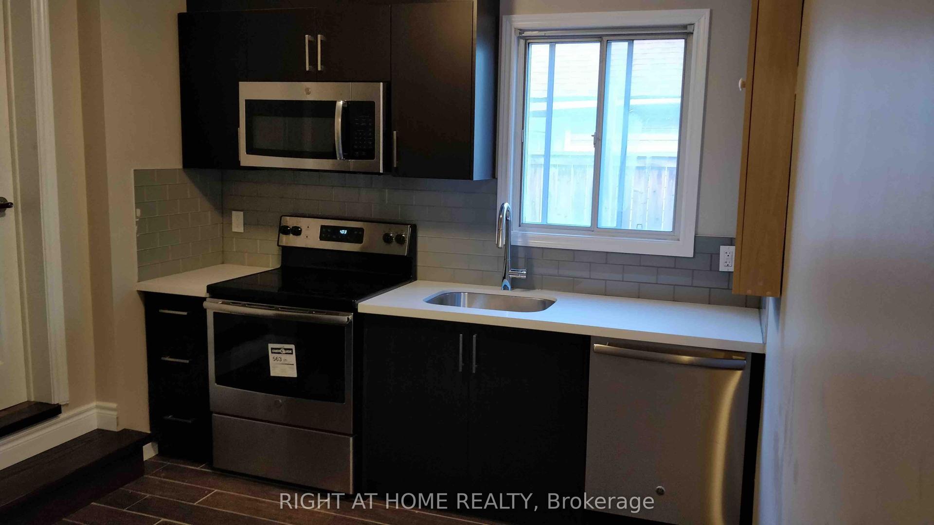 95 D'arcy Street 2 #2, Toronto — Multiplex for lease, photo 1