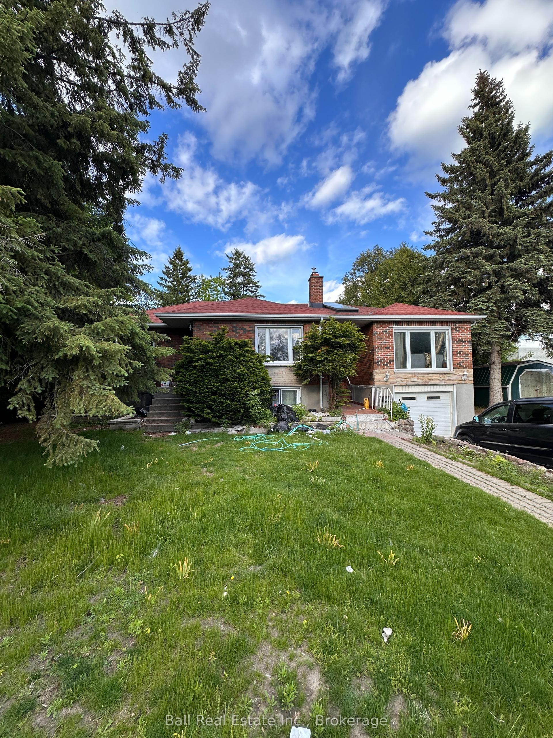 10 Arthur Avenue, Peterborough — Detached for sale, photo 1