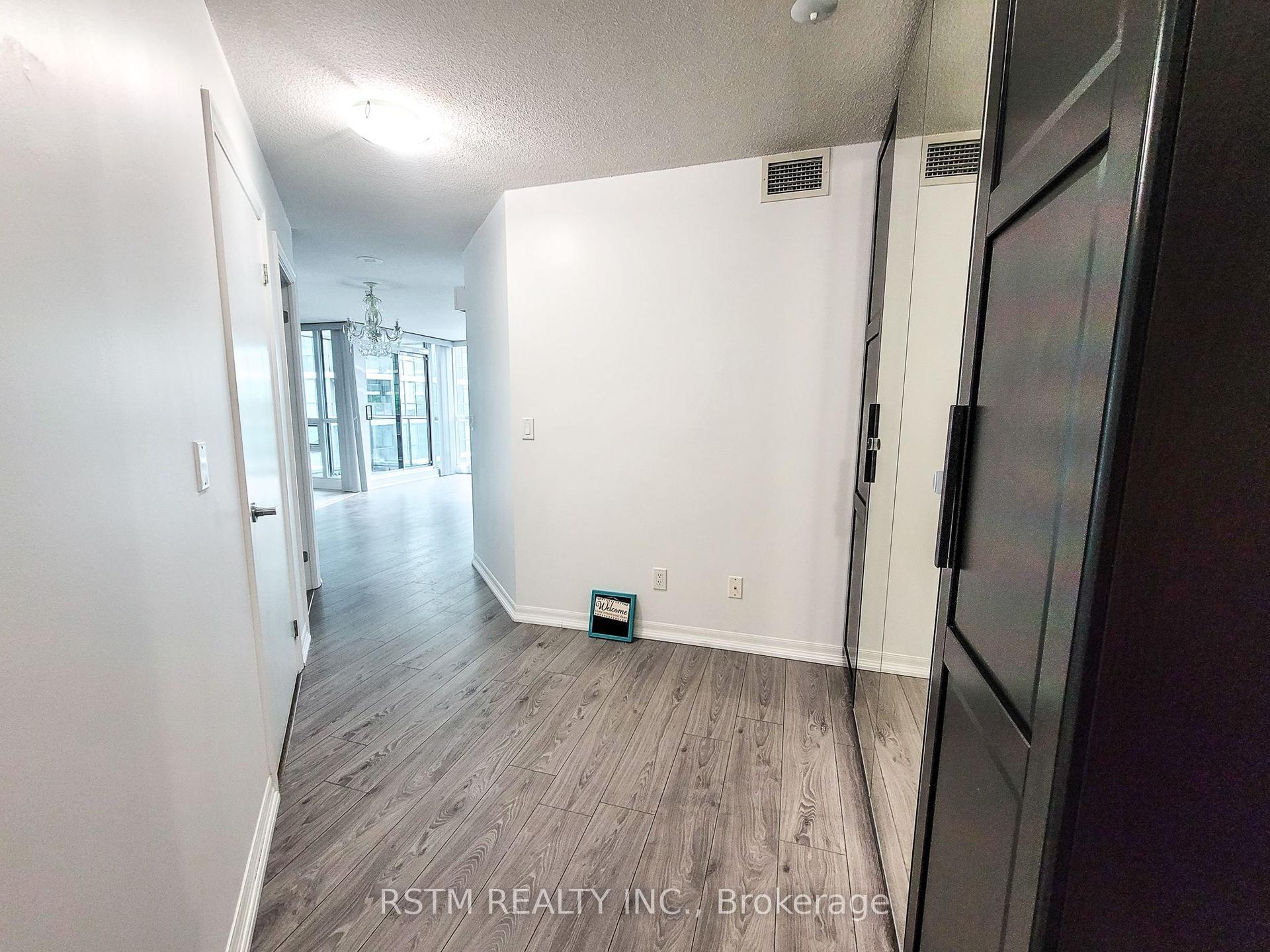 12 Yonge Street 710 #710, Toronto — Condo for lease, photo 1