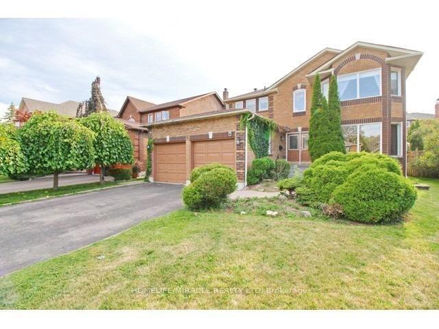 8 Sayor Drive — photo 1