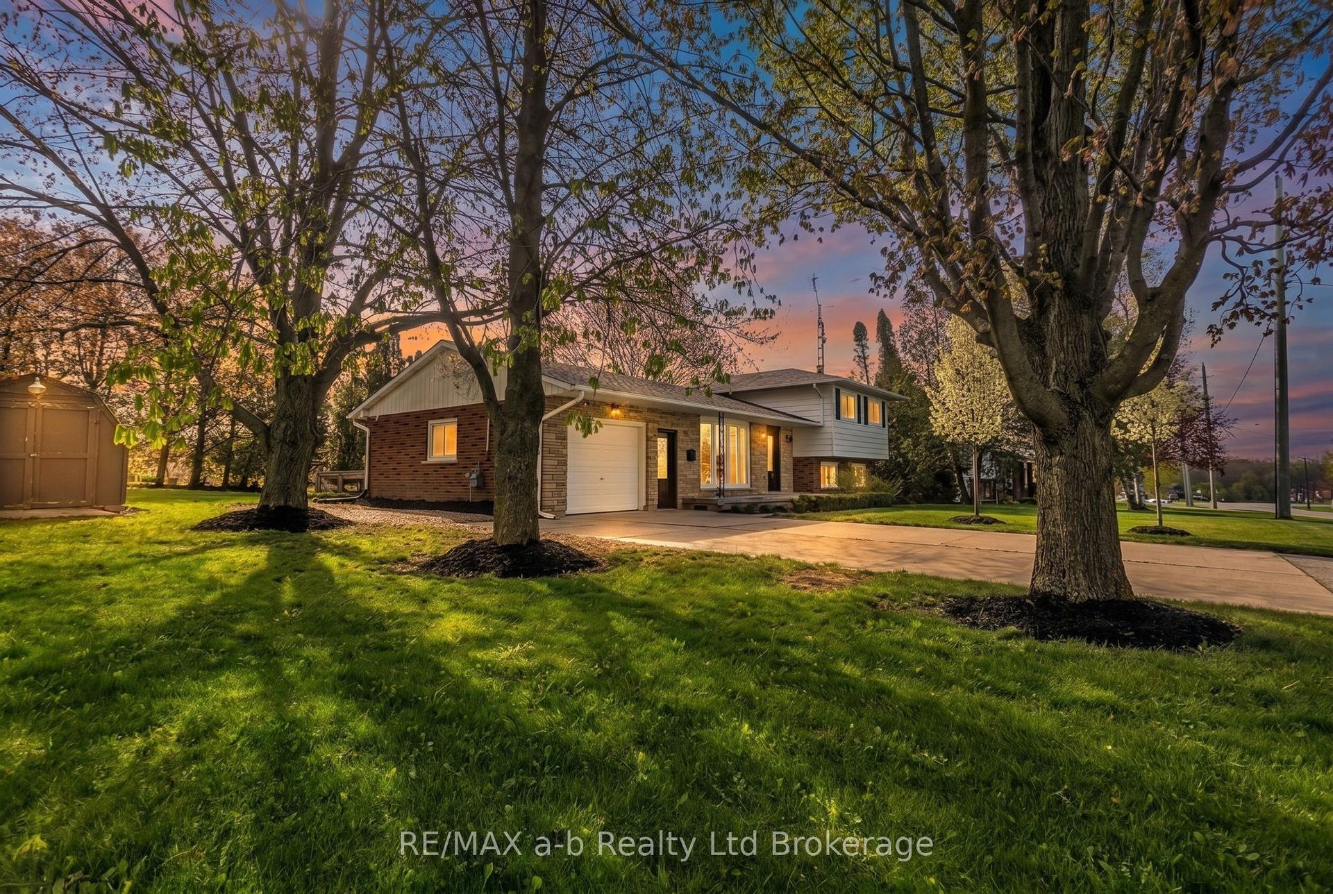 21 PEGGY Avenue — photo 1