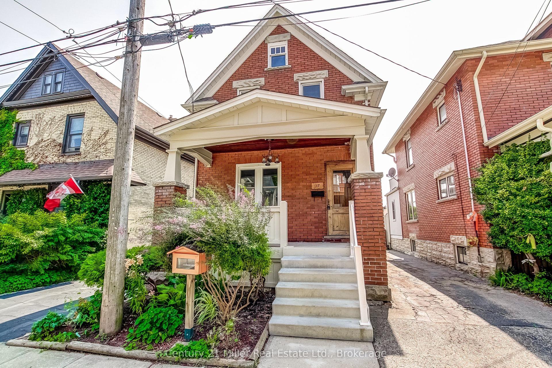 17 Whitney Place, Kitchener — Detached for sale, photo 1