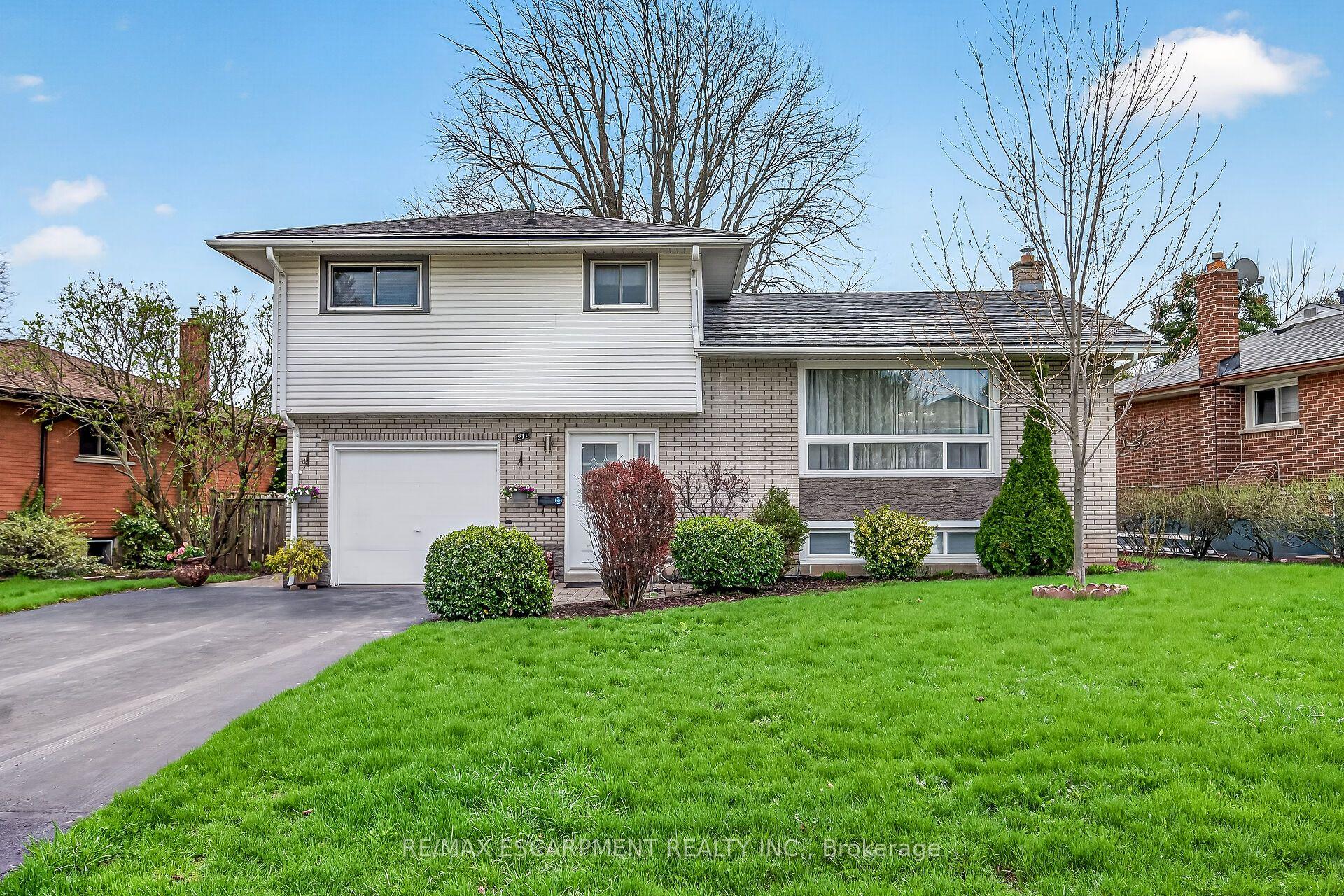 210 Columbia Drive — photo 1