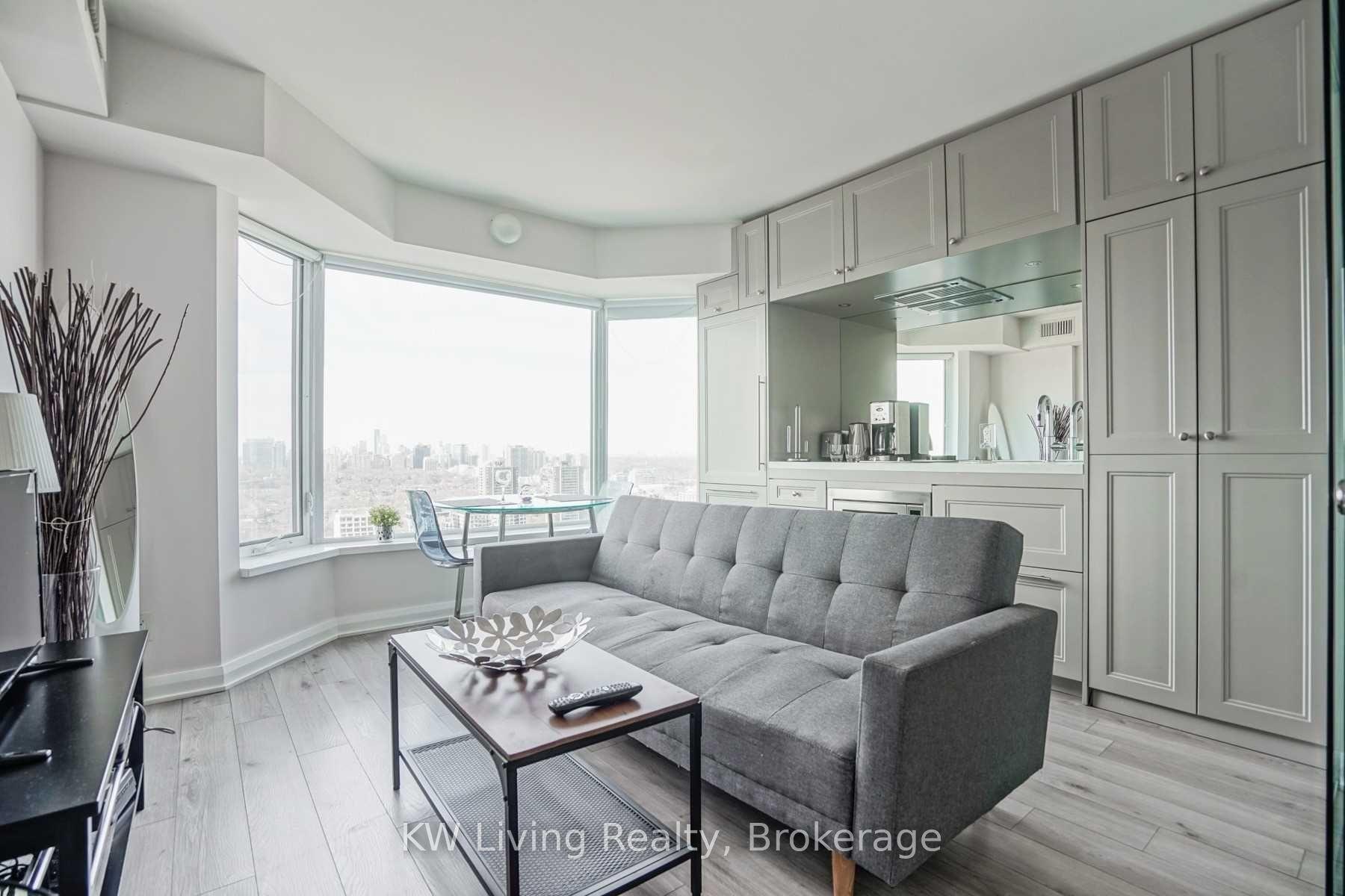 155 Yorkville Avenue 2920 #2920 — photo 1