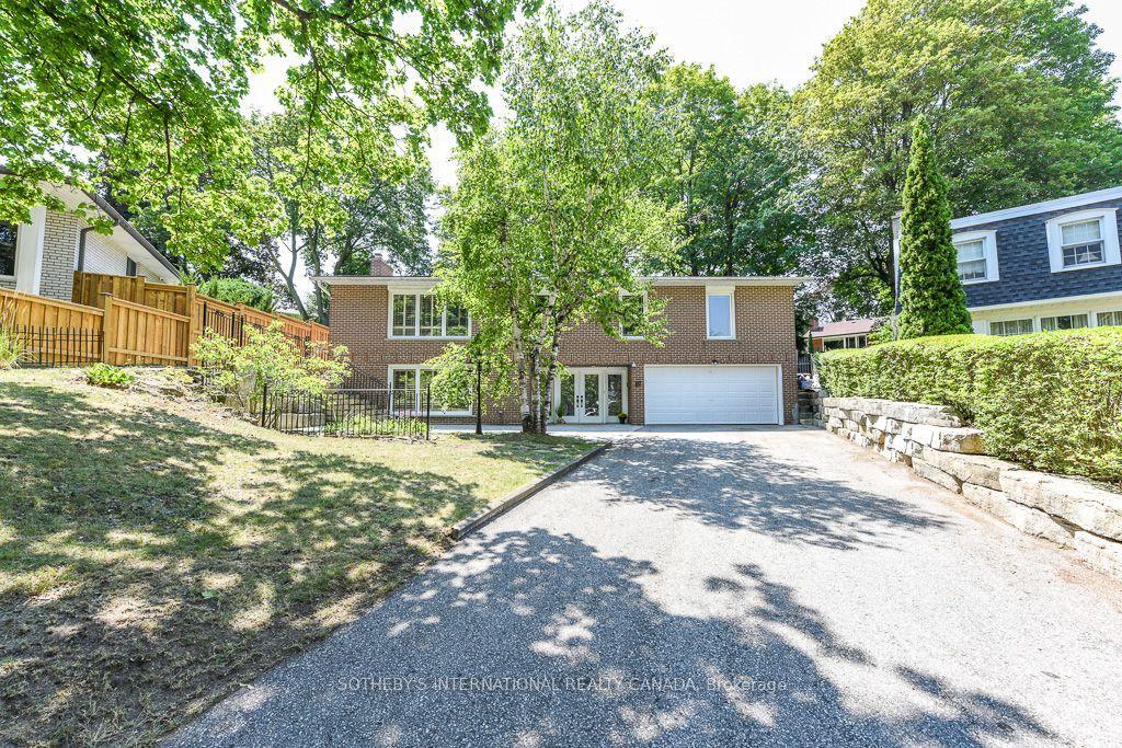 31 Queensborough Crescent, Toronto — Detached for sale, photo 1