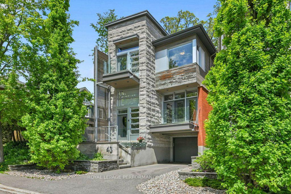 43 Willard Street — photo 1
