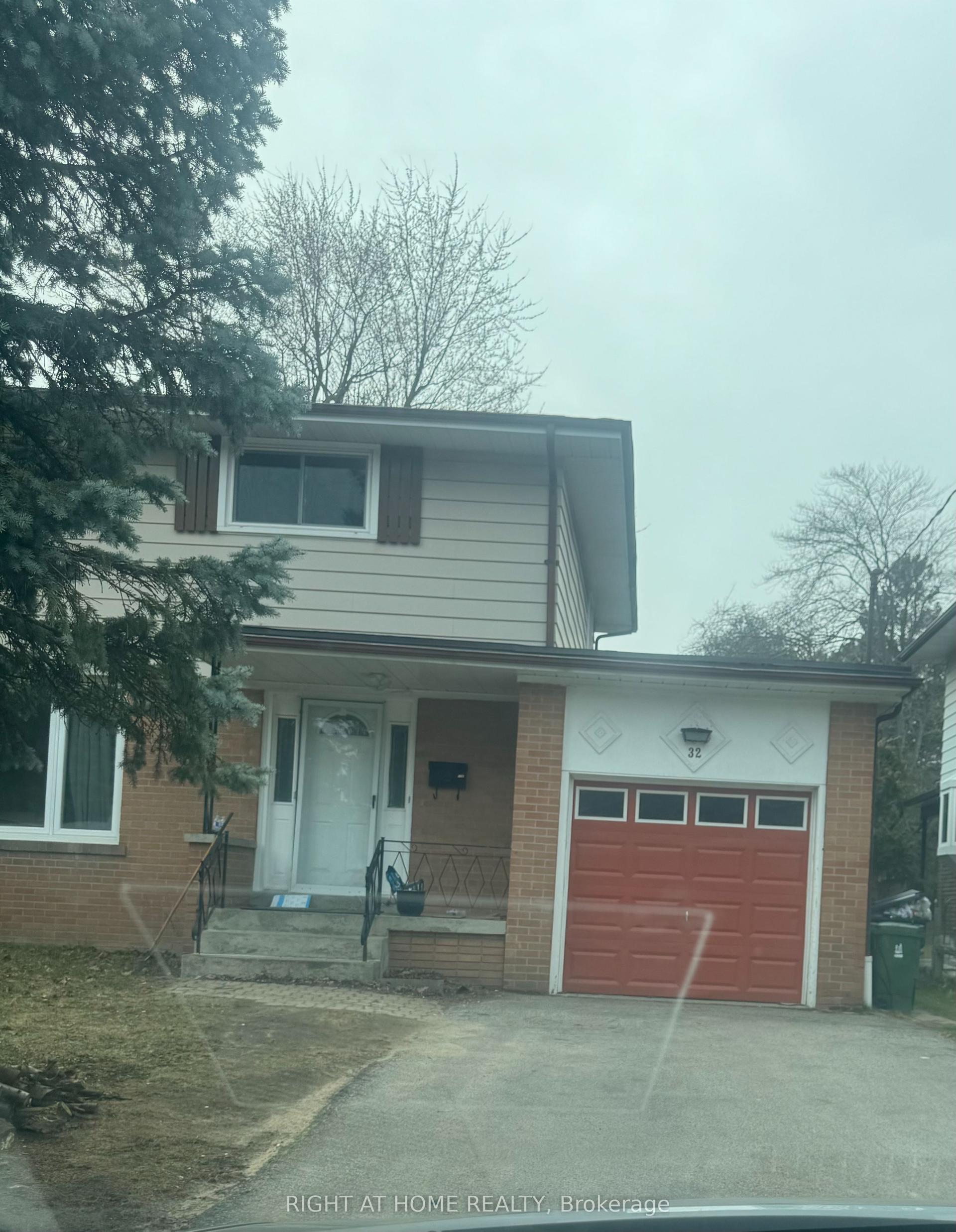 32 Conlins Road E, Toronto — Detached for lease, photo 1