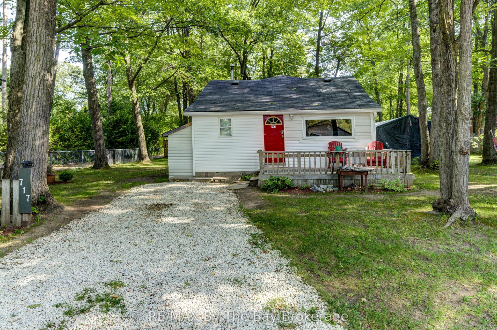 717 Oxbow Park Drive, Wasaga Beach — Detached for sale, photo 1