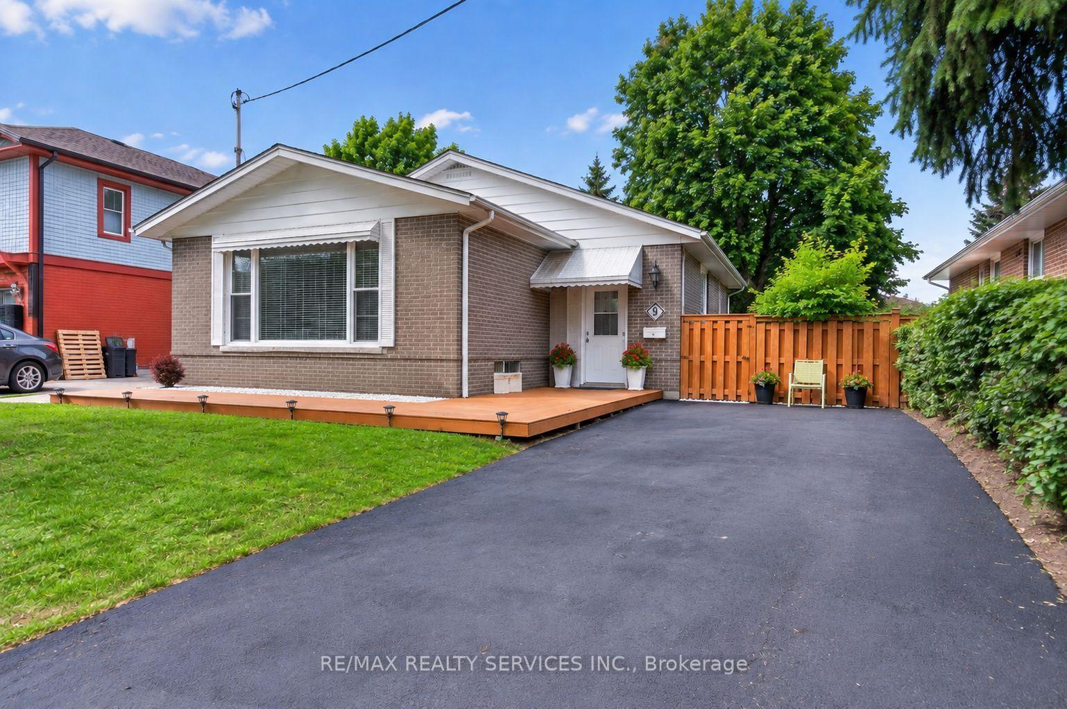8 Leneck Avenue, Brampton — Detached for sale, photo 1