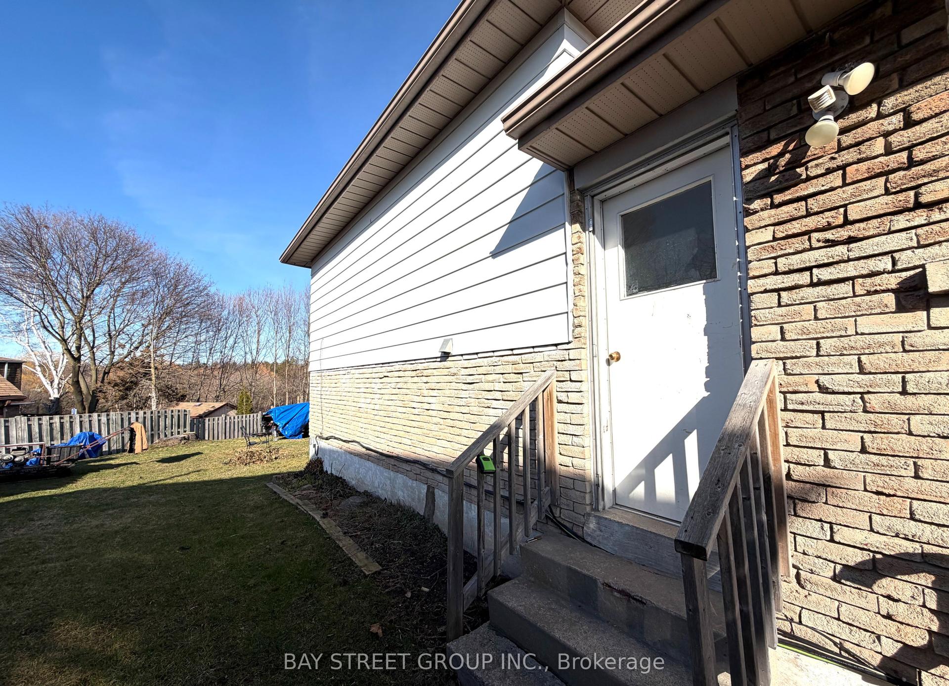 445 Harcourt Drive — photo 1