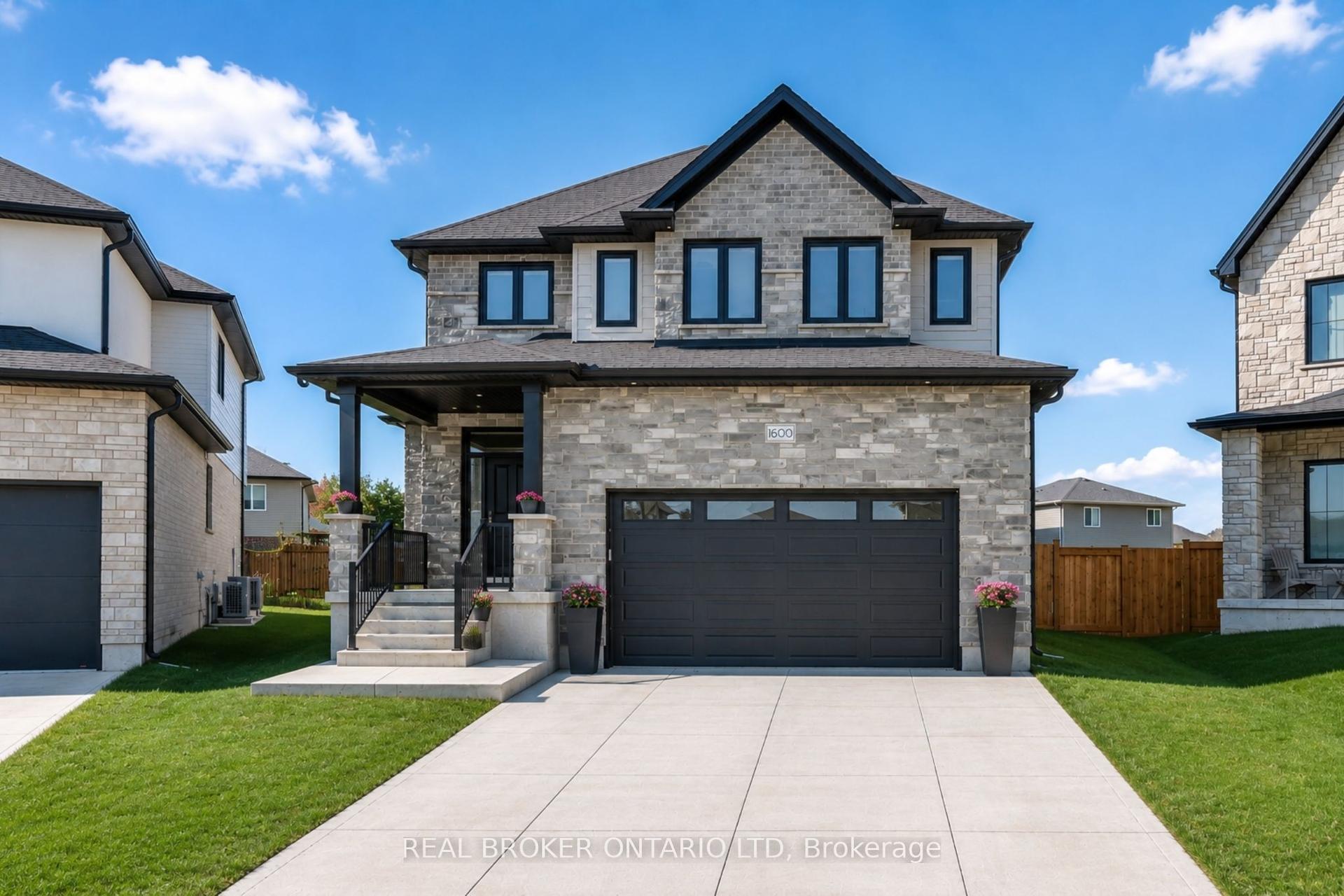 1600 Medway Park Drive, London North — Detached for sale, photo 1