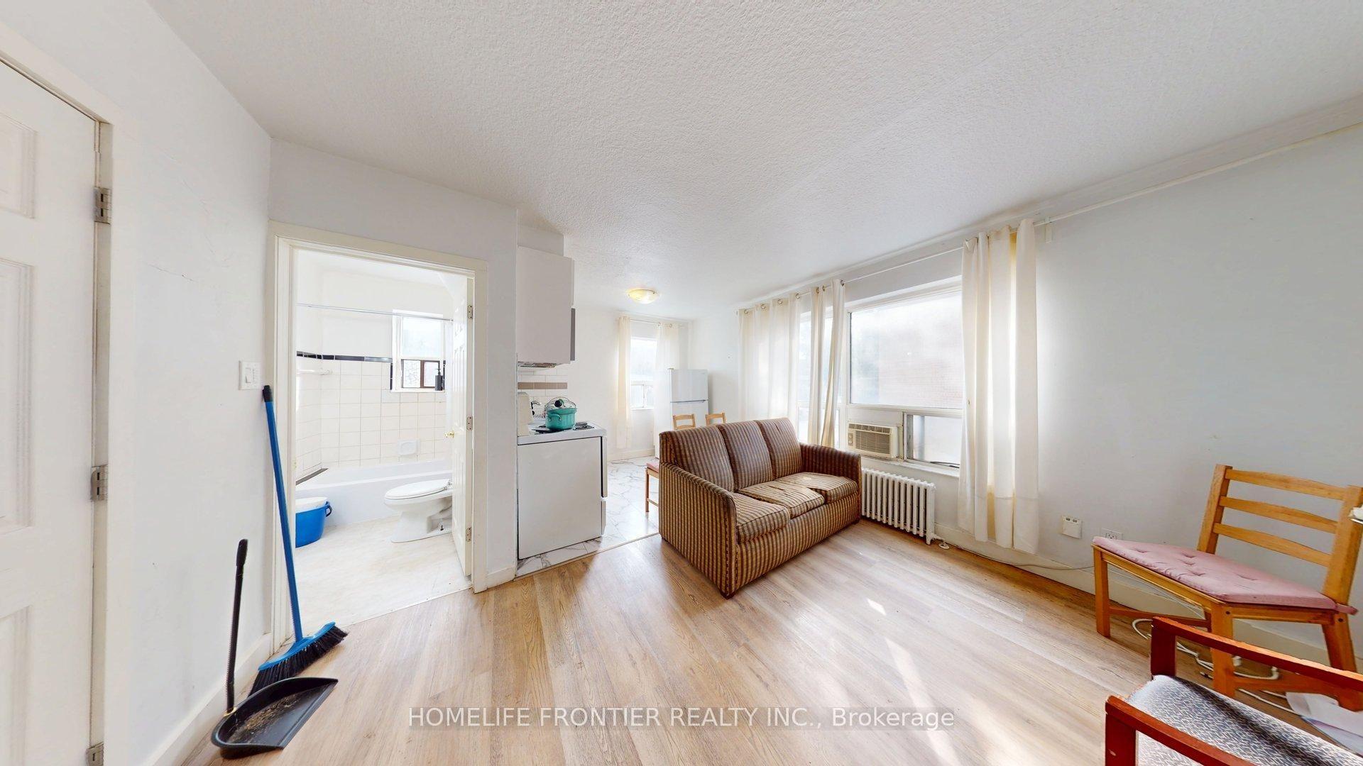 1110 Weston Road 4 #4, Toronto — Multiplex for lease, photo 1