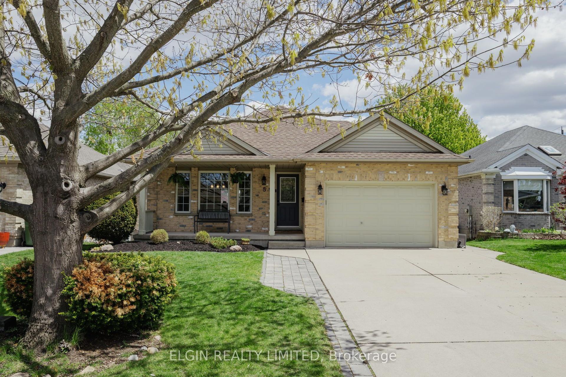 5 Rodney Crescent — photo 1