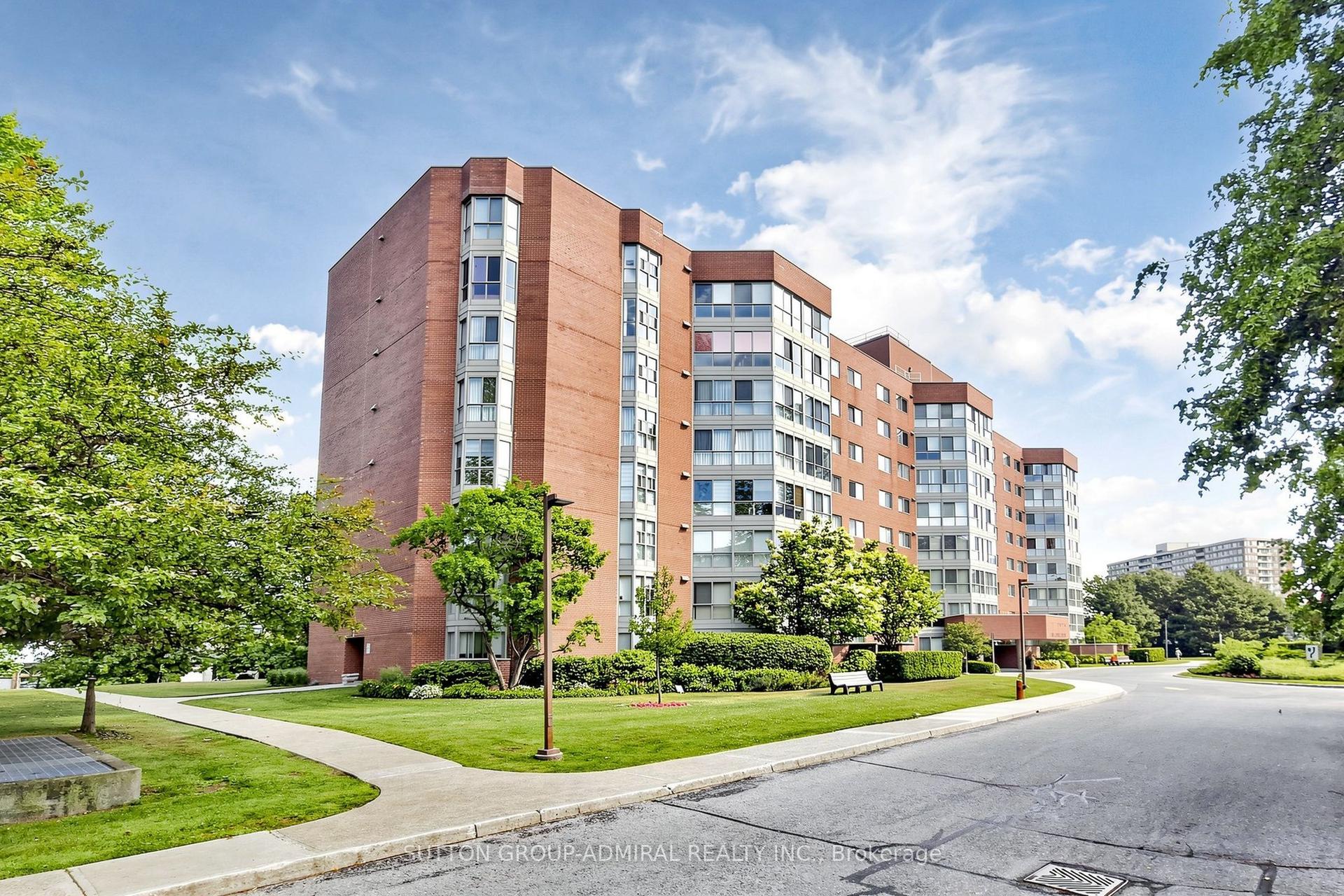 5 Weldrick Road W 208 #208, Richmond Hill — Condo for sale, photo 1