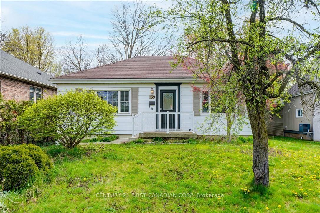 139 Britannia Avenue Lower #Lower — photo 1