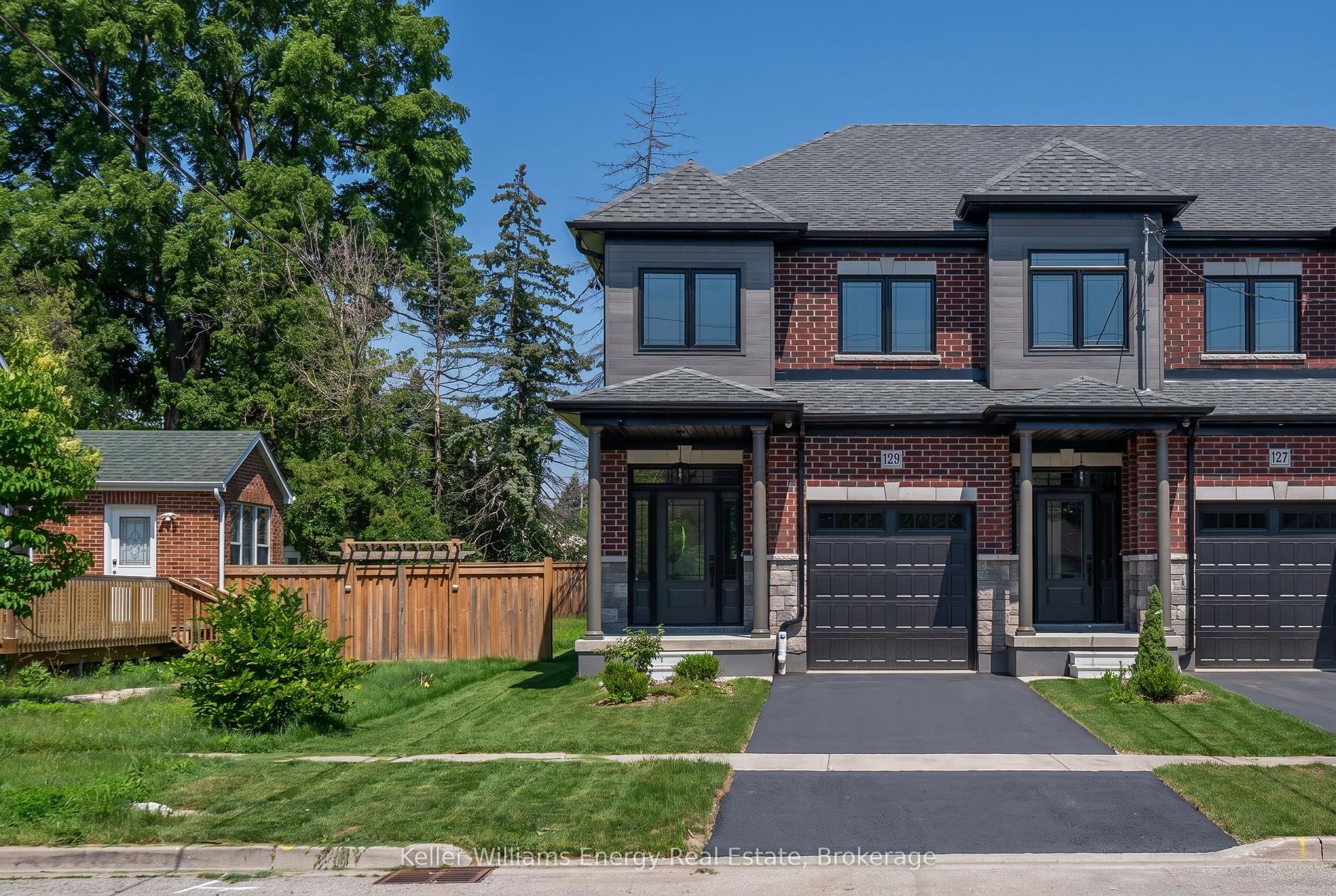 129 Hickory Street N, Whitby — Townhouse for sale, photo 1