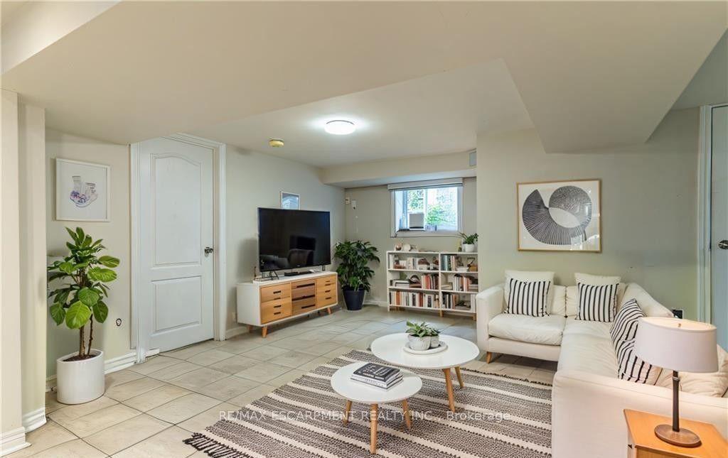 609 Mohawk Road E 2 #2, Hamilton — Detached for lease, photo 1
