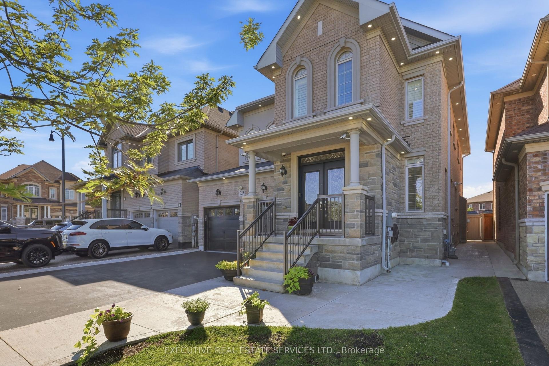 29 Belgium Crescent, Brampton — Detached for sale, photo 1