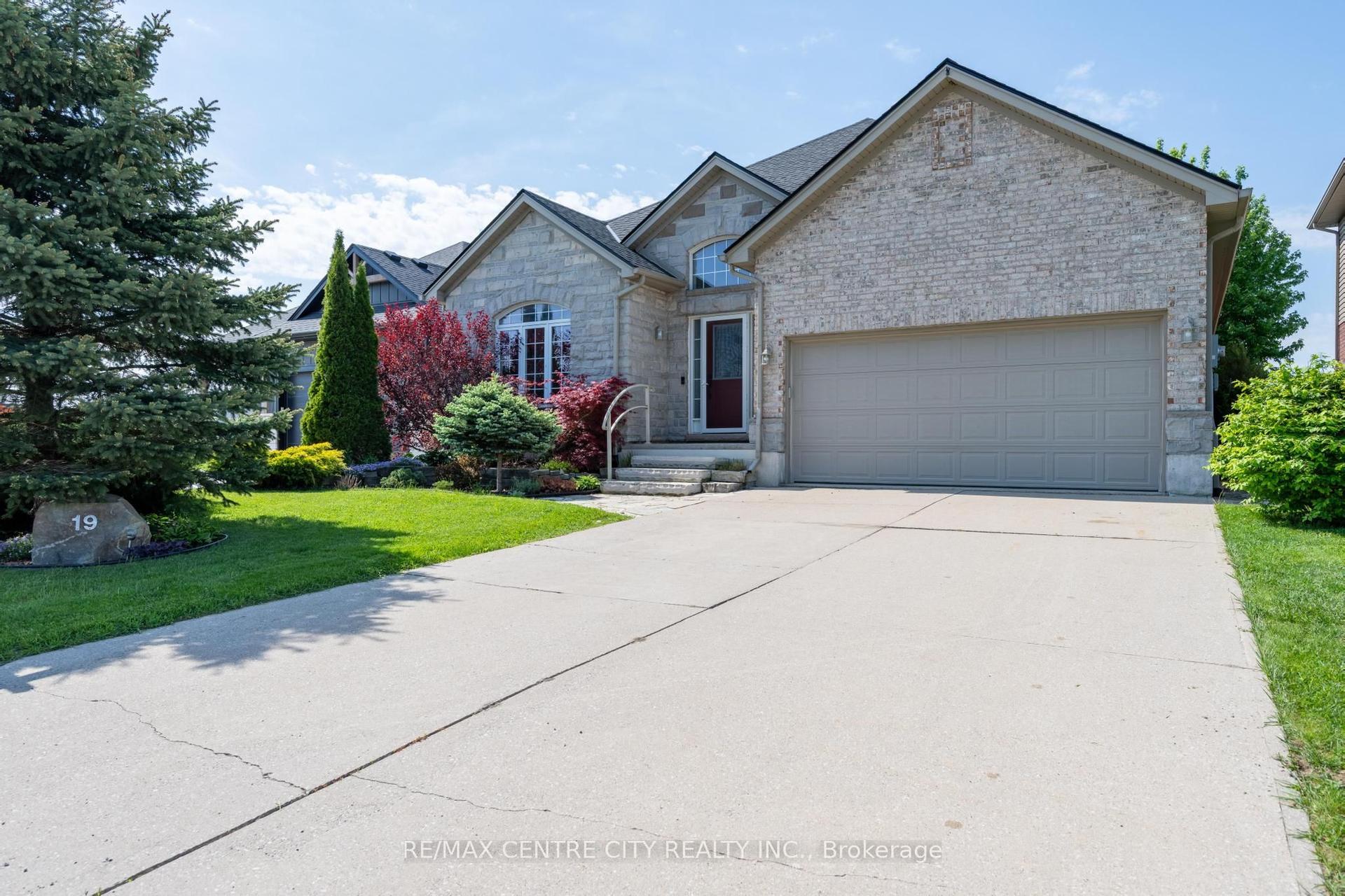 19 Hamilton Street — photo 1