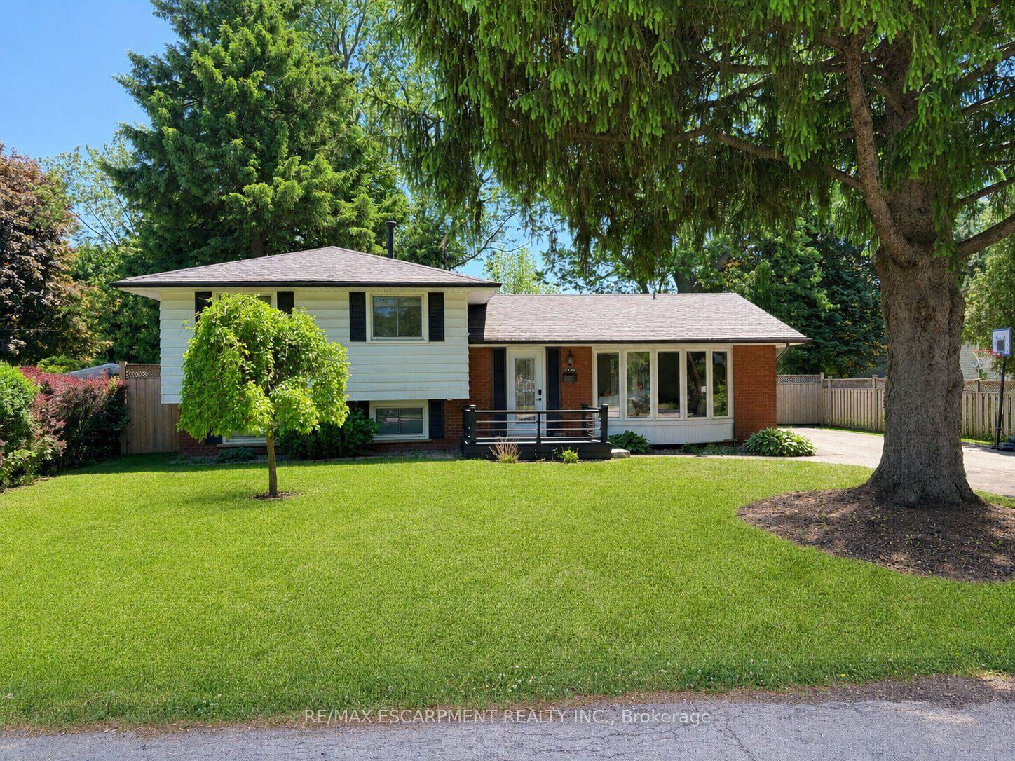 160 Council Crescent — photo 1