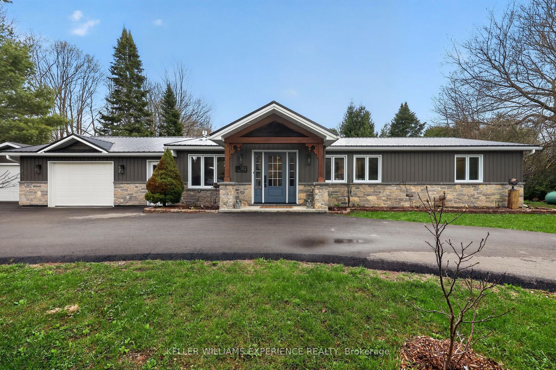 182 Canrobert Street — photo 1