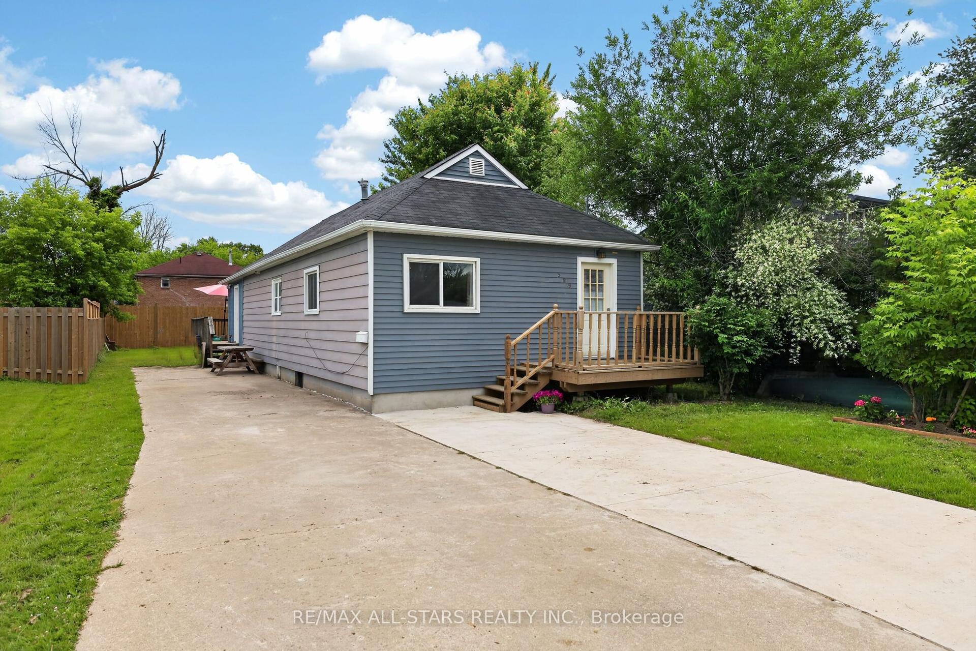 329 Lakeview Boulevard — photo 1