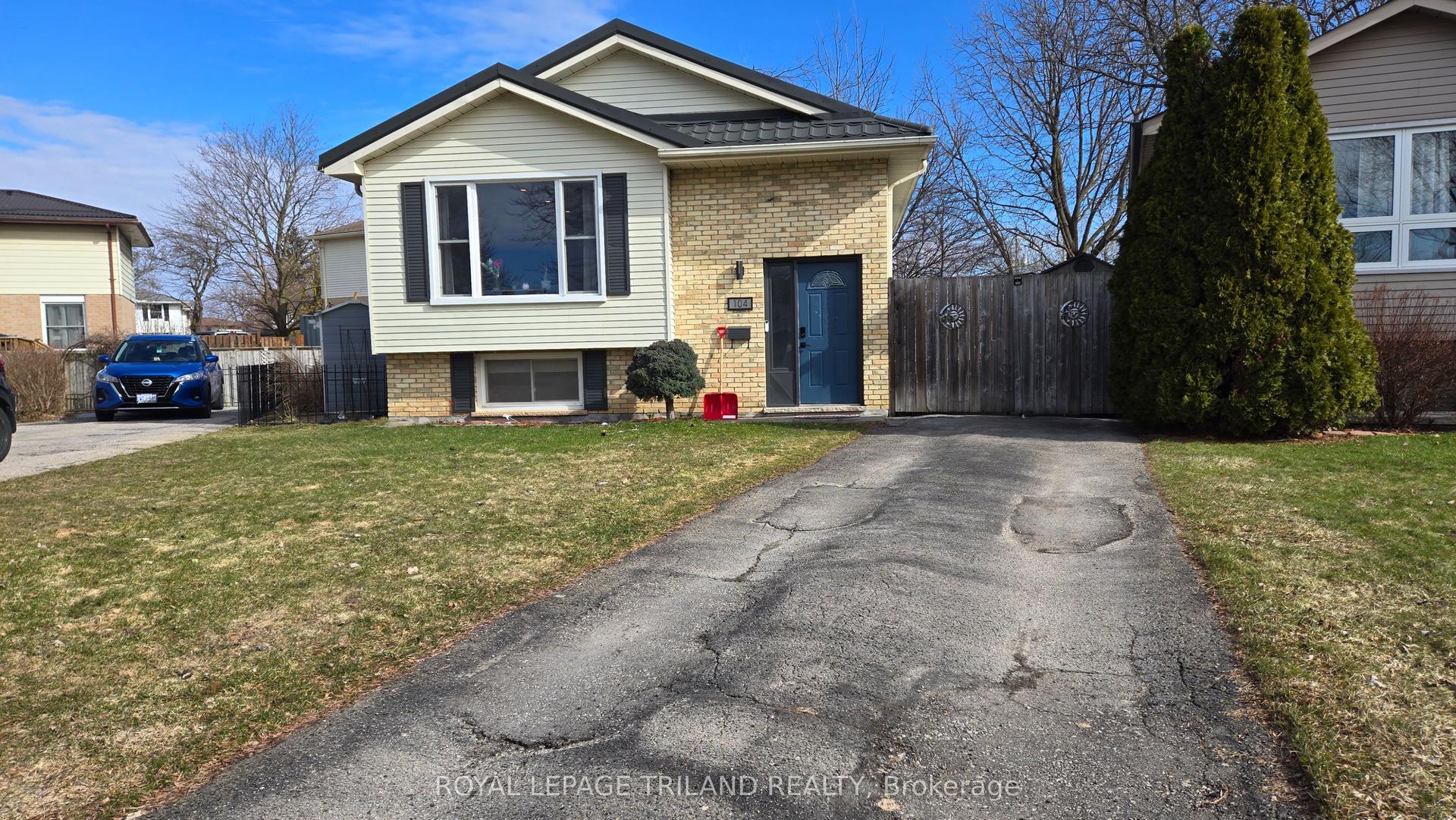 104 Speight Crescent — photo 1