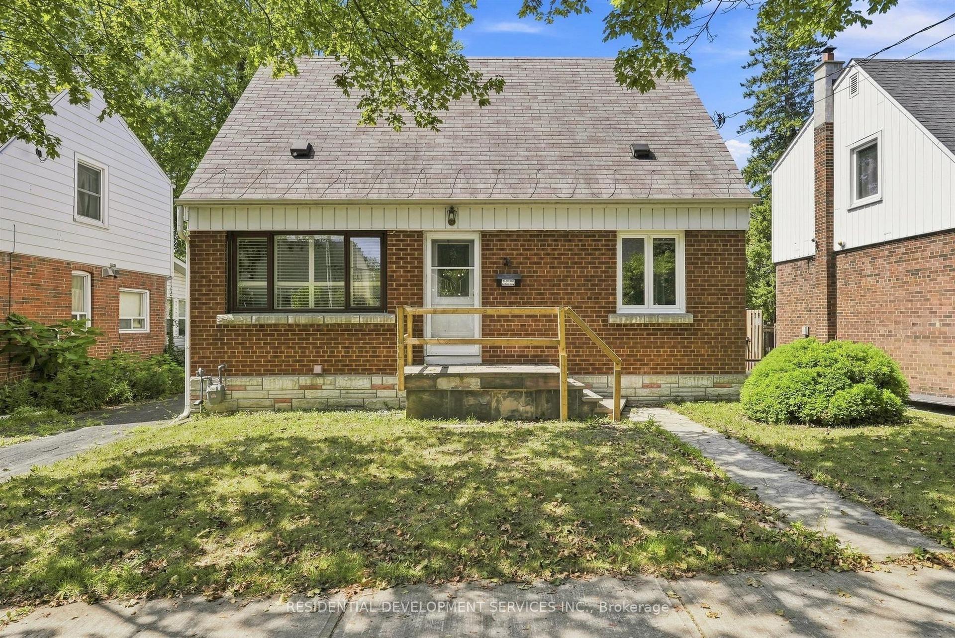 21 Eastgate Crescent, Toronto — Detached for sale, photo 1