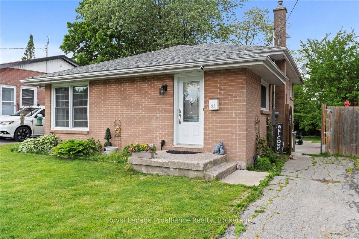 23 Alfred Drive, Belleville — Detached for sale, photo 1