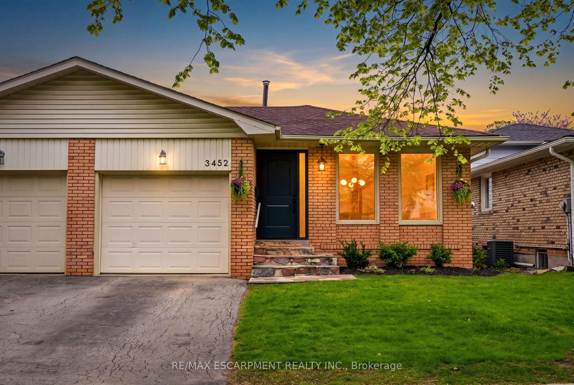 3452 Caplan Crescent — photo 1